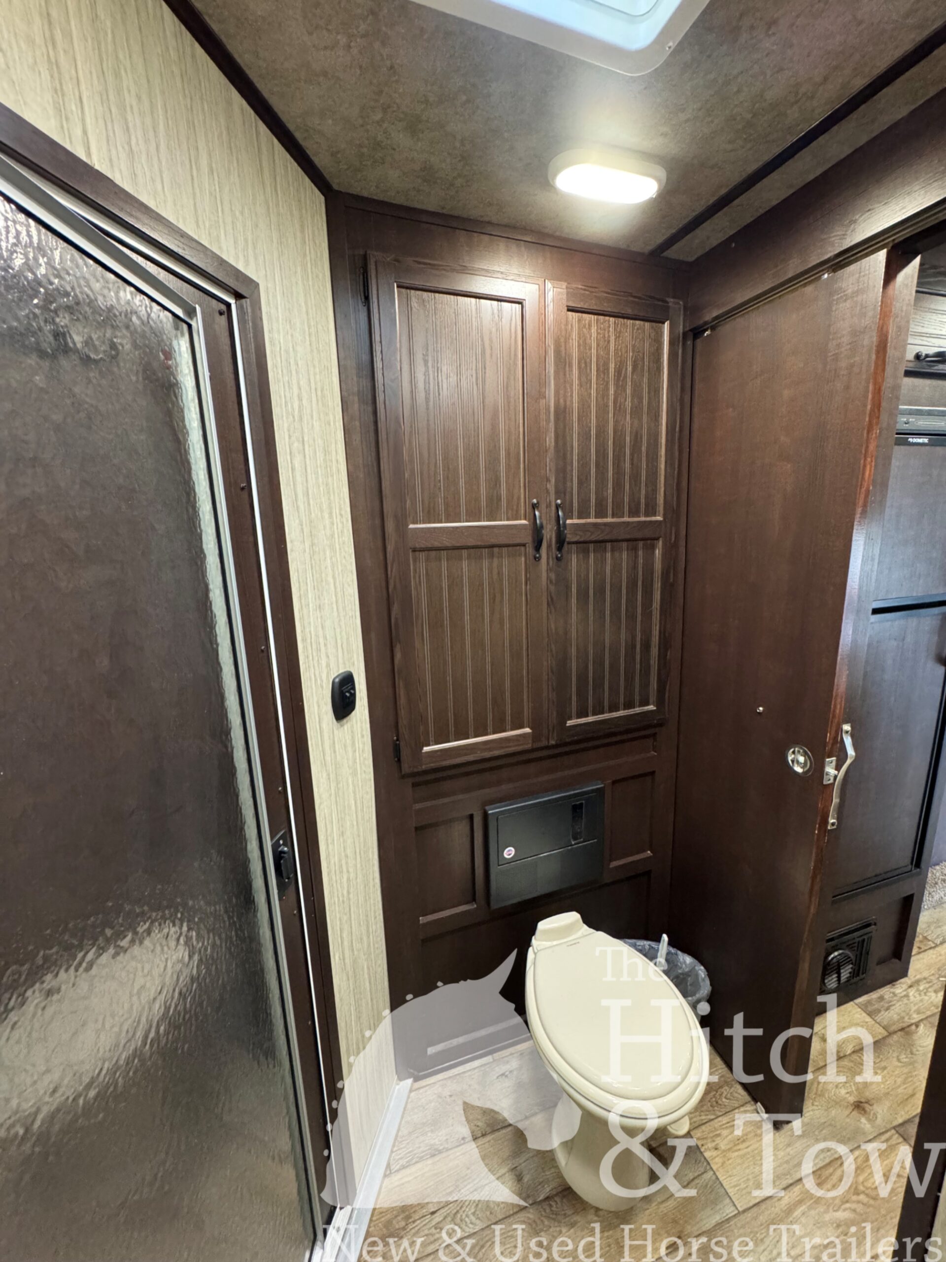 2020 BISON TRAIL BOSS 2 HORSE SLANT LOAD W/ 12′ LIVING QUARTERS $49,900!