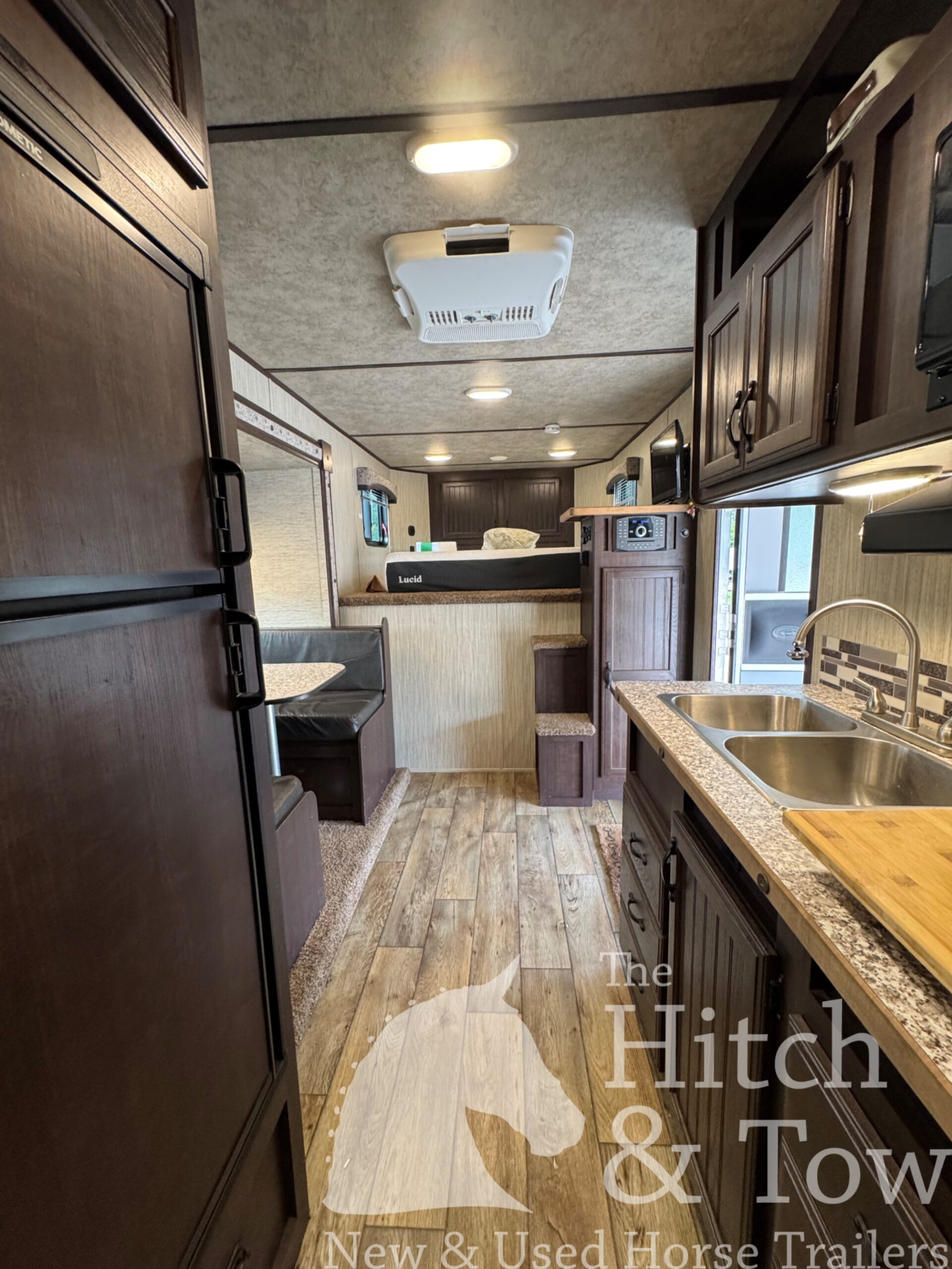 2020 BISON TRAIL BOSS 2 HORSE SLANT LOAD W/ 12′ LIVING QUARTERS $49,900!
