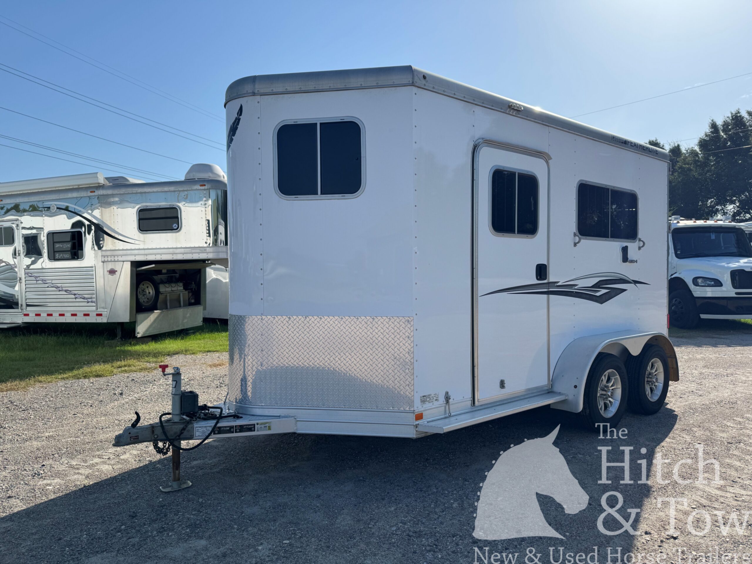 2017 FEATHERLITE 2 HORSE BUMPER PULL W/ DRESSING ROOM $17,900