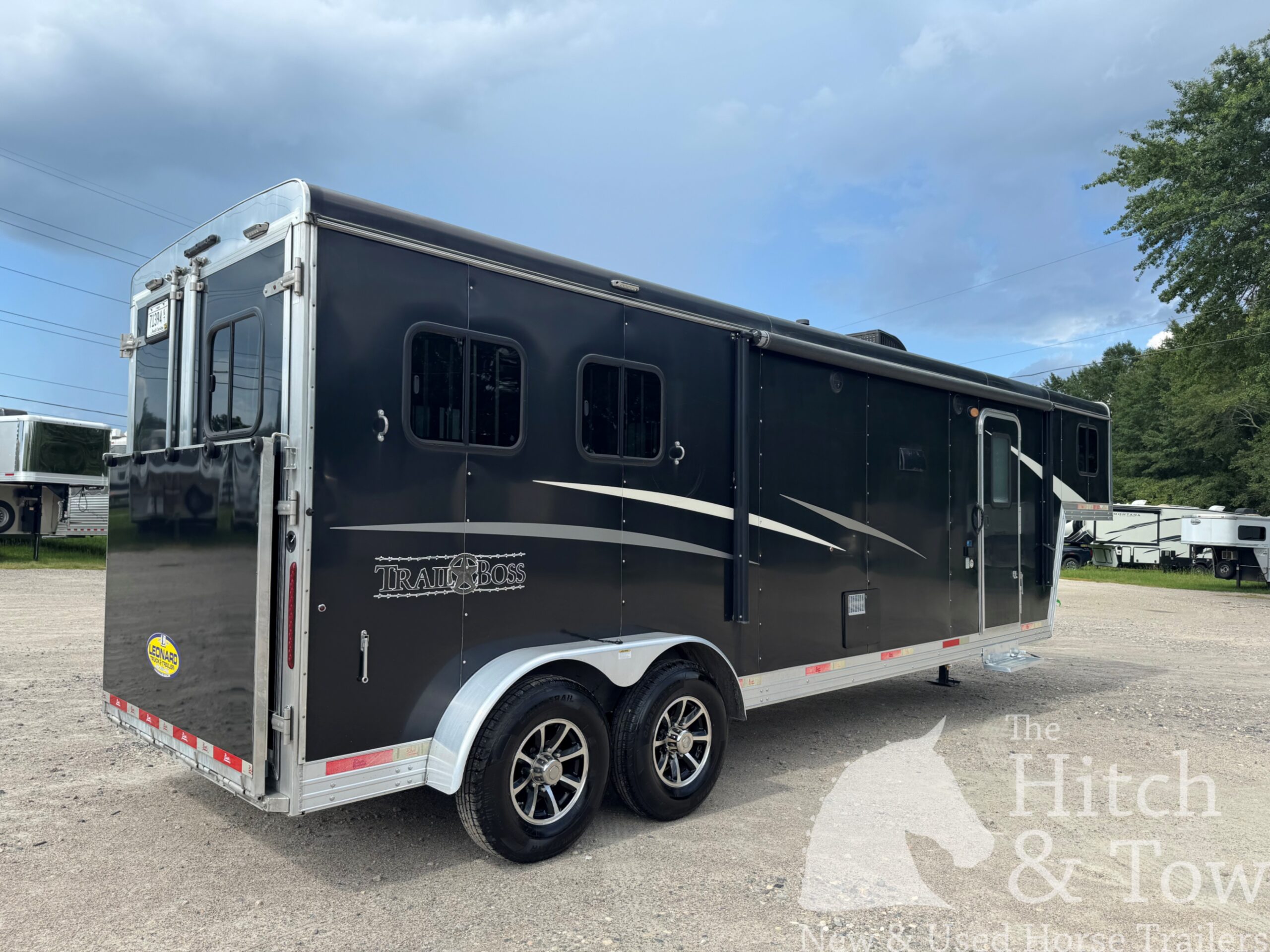 2020 BISON TRAIL BOSS 2 HORSE SLANT LOAD W/ 12′ LIVING QUARTERS $49,900!