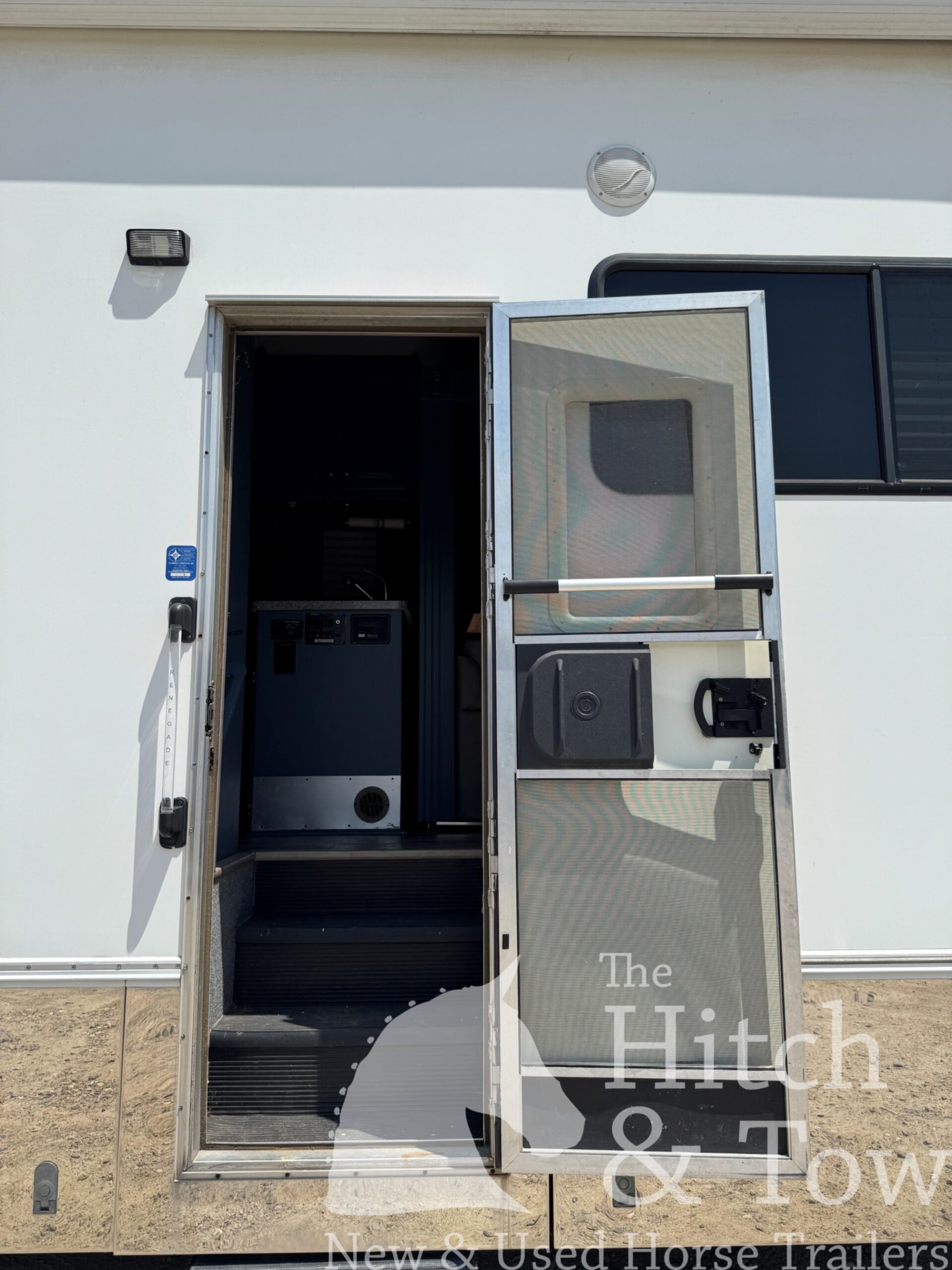 2004 RENEGADE FREIGHTLINER 5 HORSE REVERSEL SLANT HORSE VAN W/ FULL LQ! $95,900
