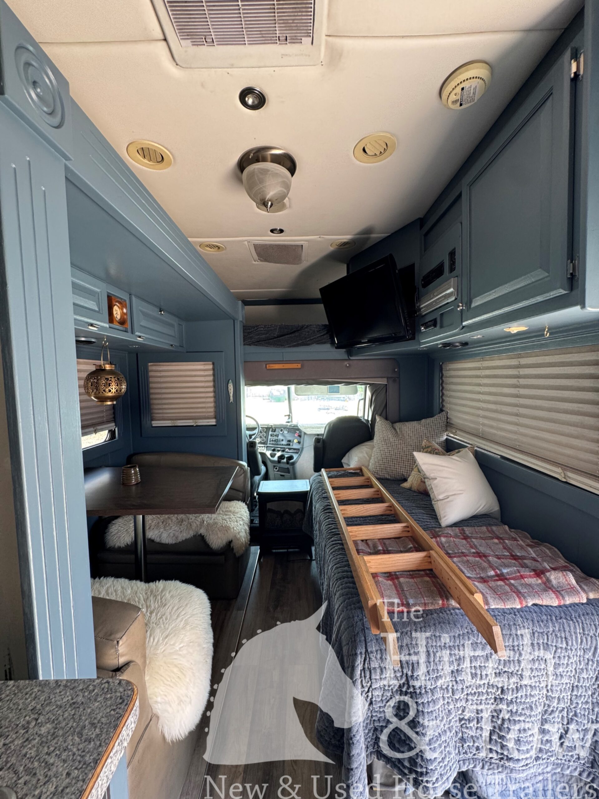 2004 RENEGADE FREIGHTLINER 5 HORSE REVERSEL SLANT HORSE VAN W/ FULL LQ! $95,900