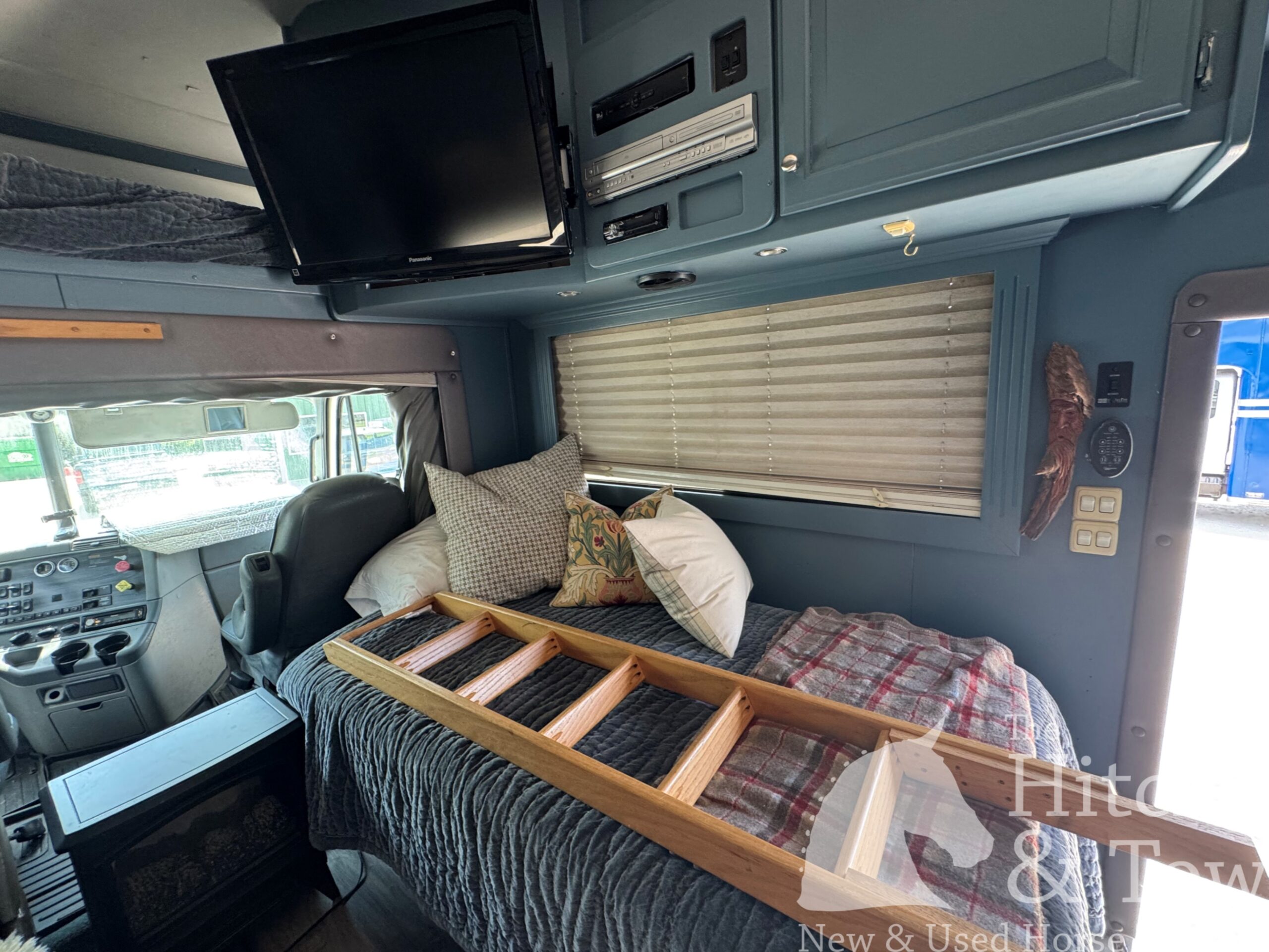2004 RENEGADE FREIGHTLINER 5 HORSE REVERSEL SLANT HORSE VAN W/ FULL LQ! $95,900