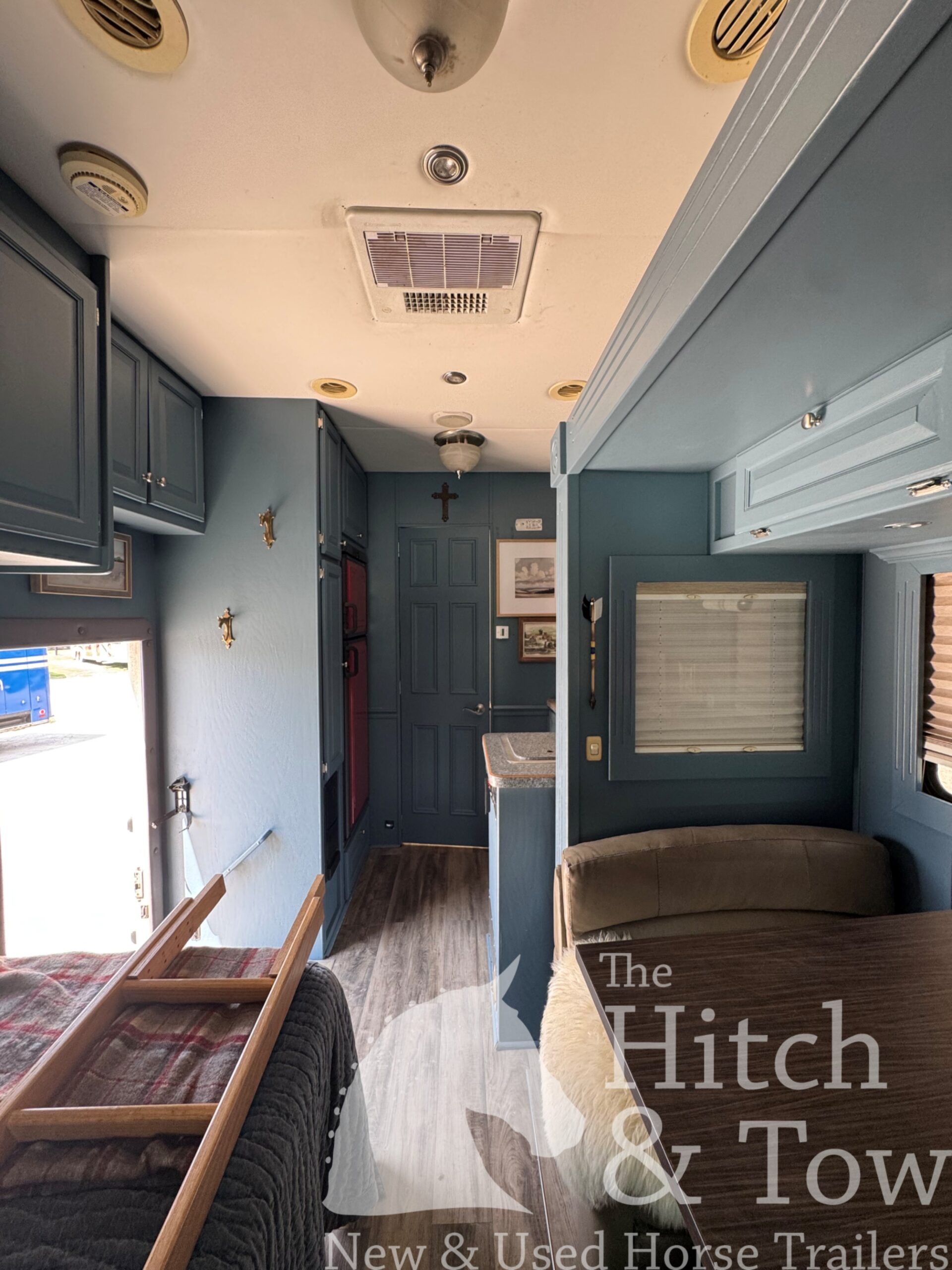 2004 RENEGADE FREIGHTLINER 5 HORSE REVERSEL SLANT HORSE VAN W/ FULL LQ! $95,900
