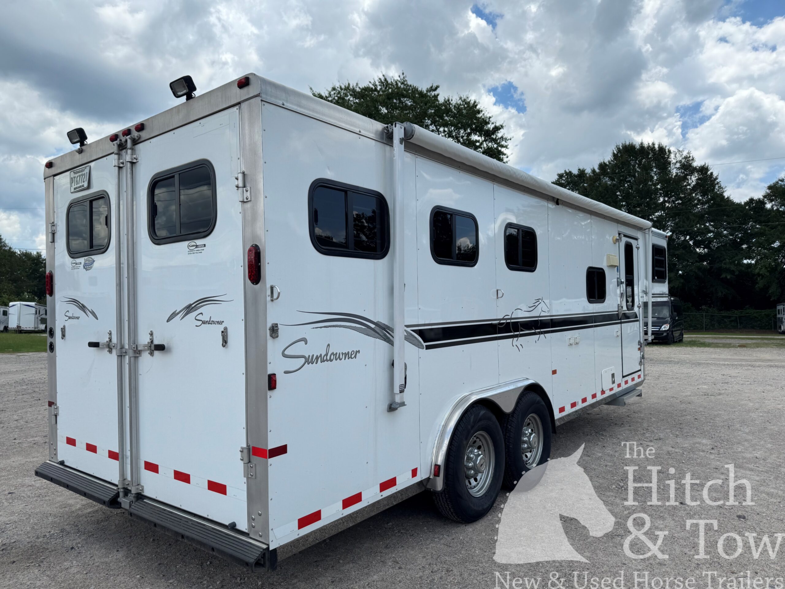 VERY NICE 2004 SUNDOWNER SUNLITE 727 3 HORSE w/ 7′ LIVING QUARTERS $22,900