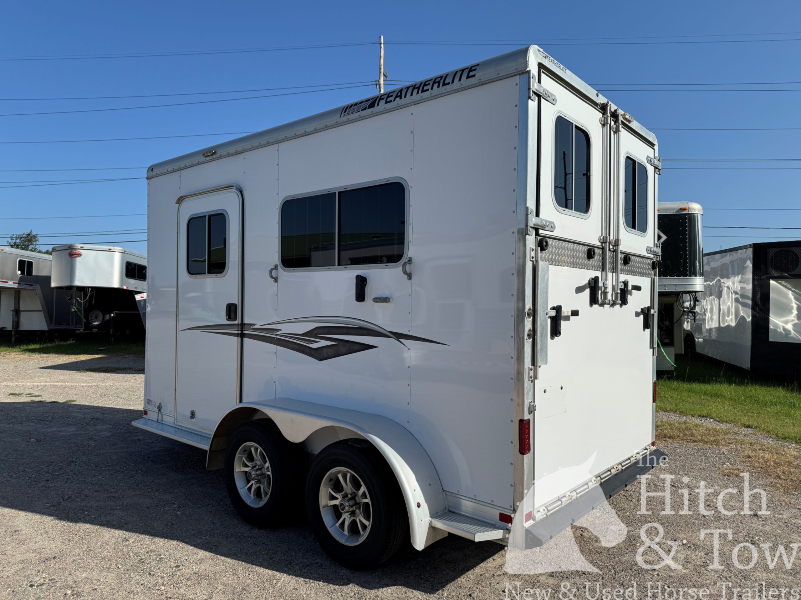2017 FEATHERLITE 2 HORSE BUMPER PULL W/ DRESSING ROOM $17,900