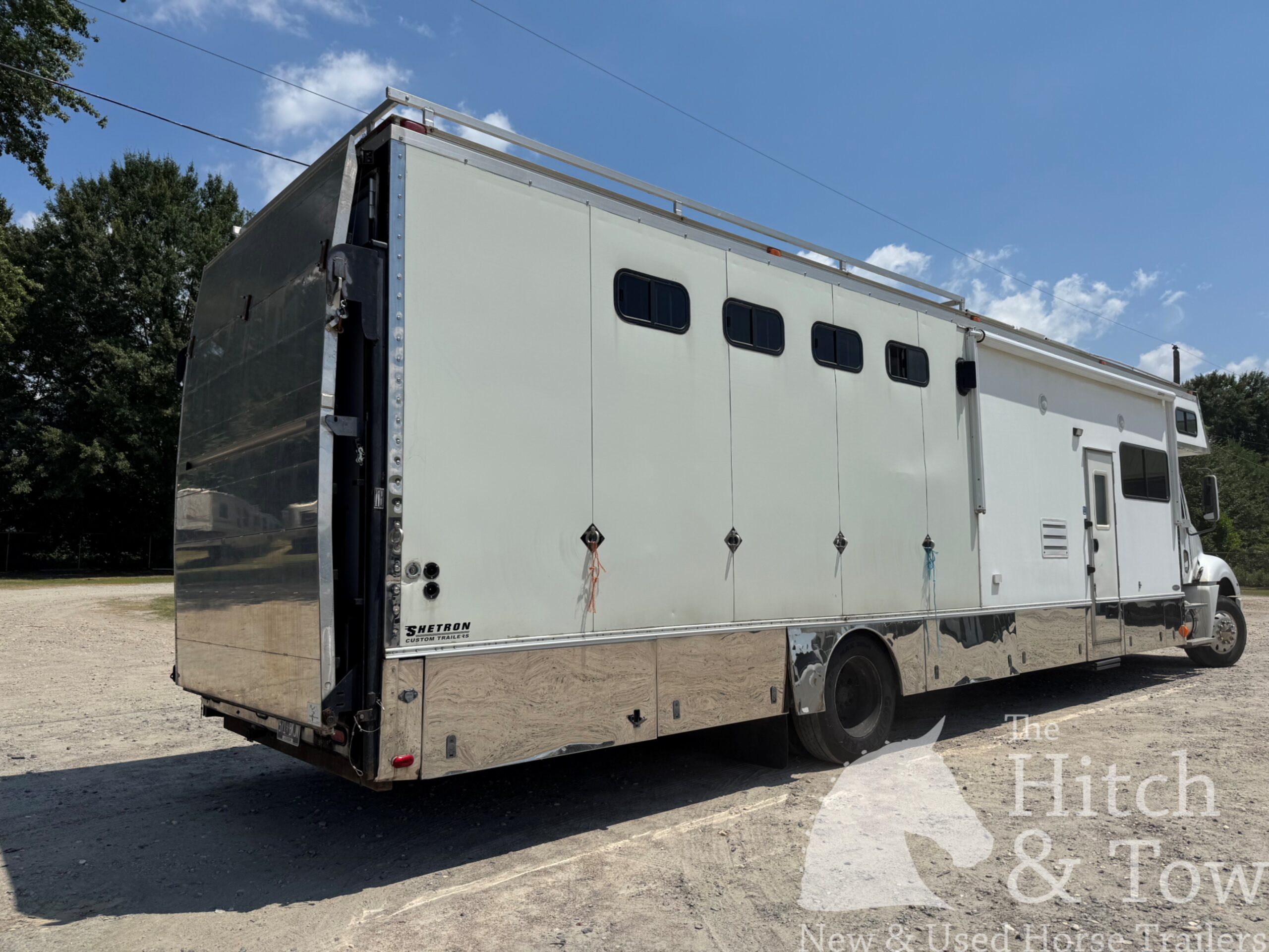 2004 RENEGADE FREIGHTLINER 5 HORSE REVERSEL SLANT HORSE VAN W/ FULL LQ! $95,900