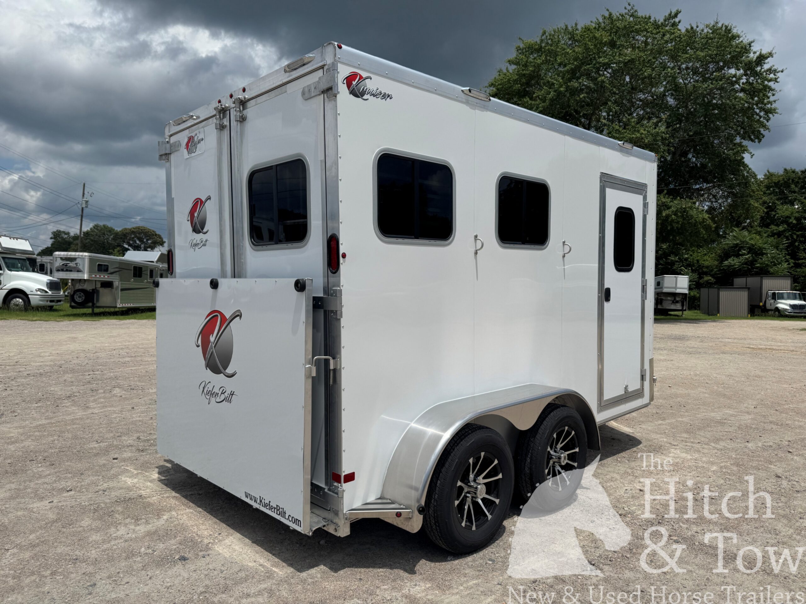 2027 KIEFERBILT 2 HORSE SLANT BUMPER PULL W/ DRESSING ROOM $22,900
