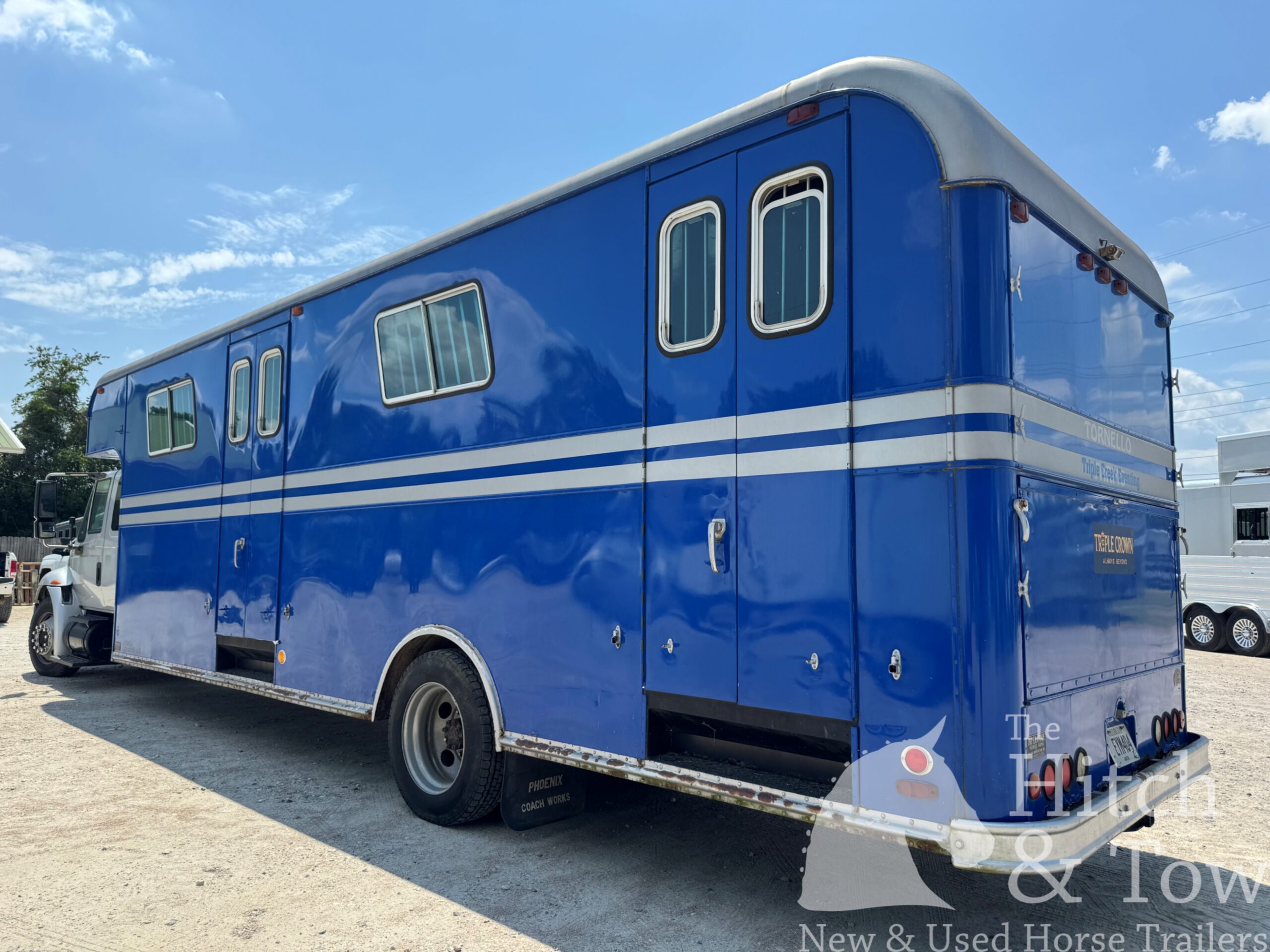 2005 INTERNATIONAL 4000 DT466 6 HORSE HEAD TO HEAD HORSE VAN! $34,900
