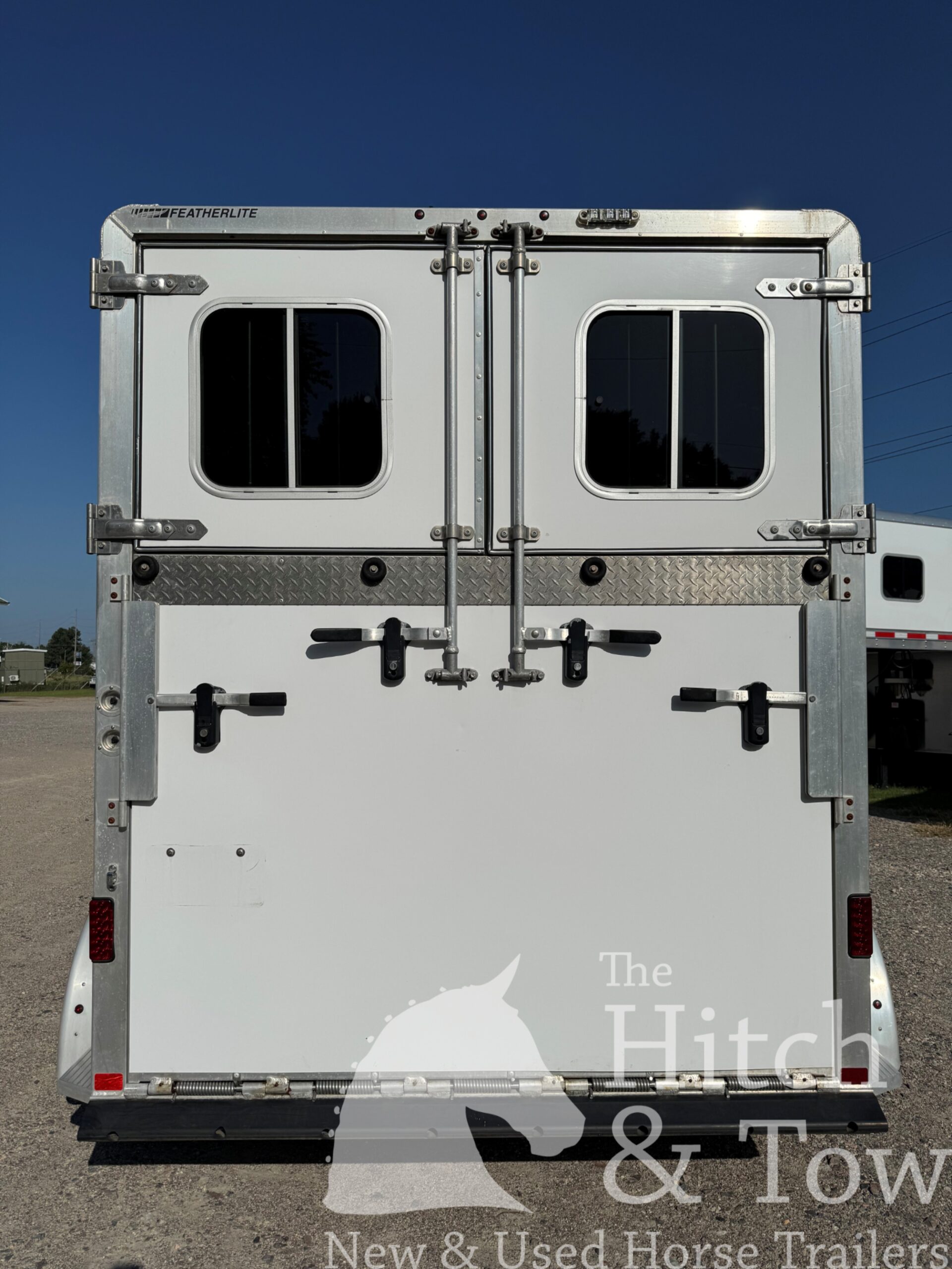 2017 FEATHERLITE 2 HORSE BUMPER PULL W/ DRESSING ROOM $17,900