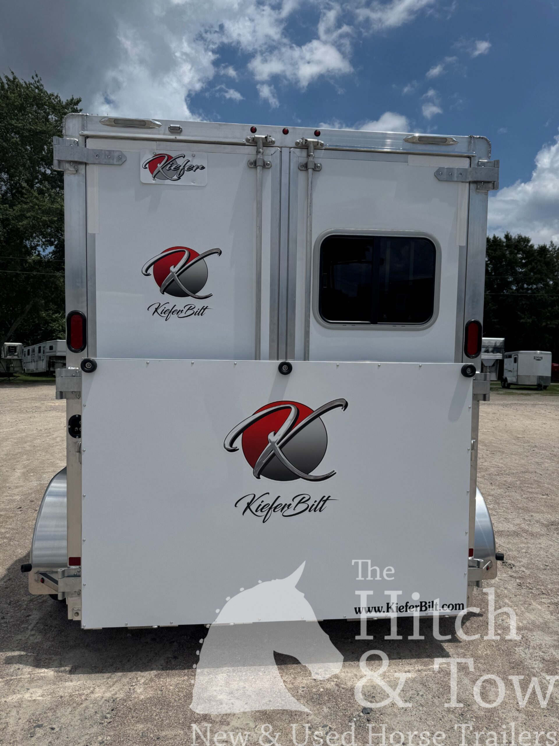2027 KIEFERBILT 2 HORSE SLANT BUMPER PULL W/ DRESSING ROOM $22,900