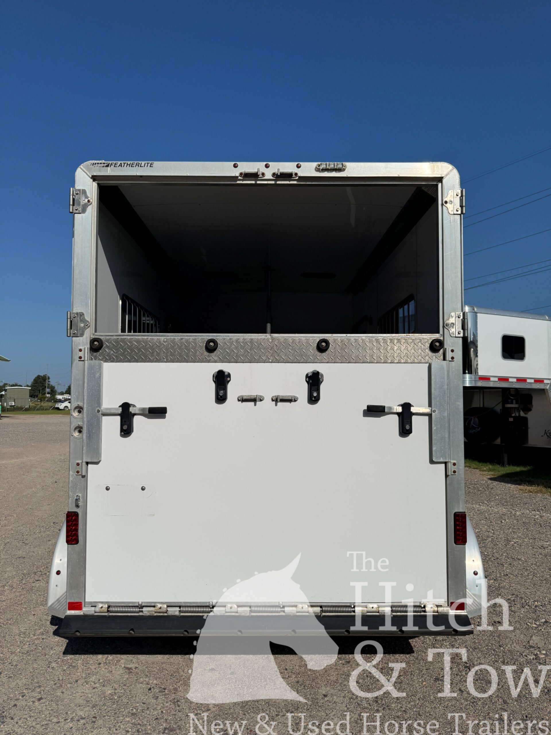 2017 FEATHERLITE 2 HORSE BUMPER PULL W/ DRESSING ROOM $17,900