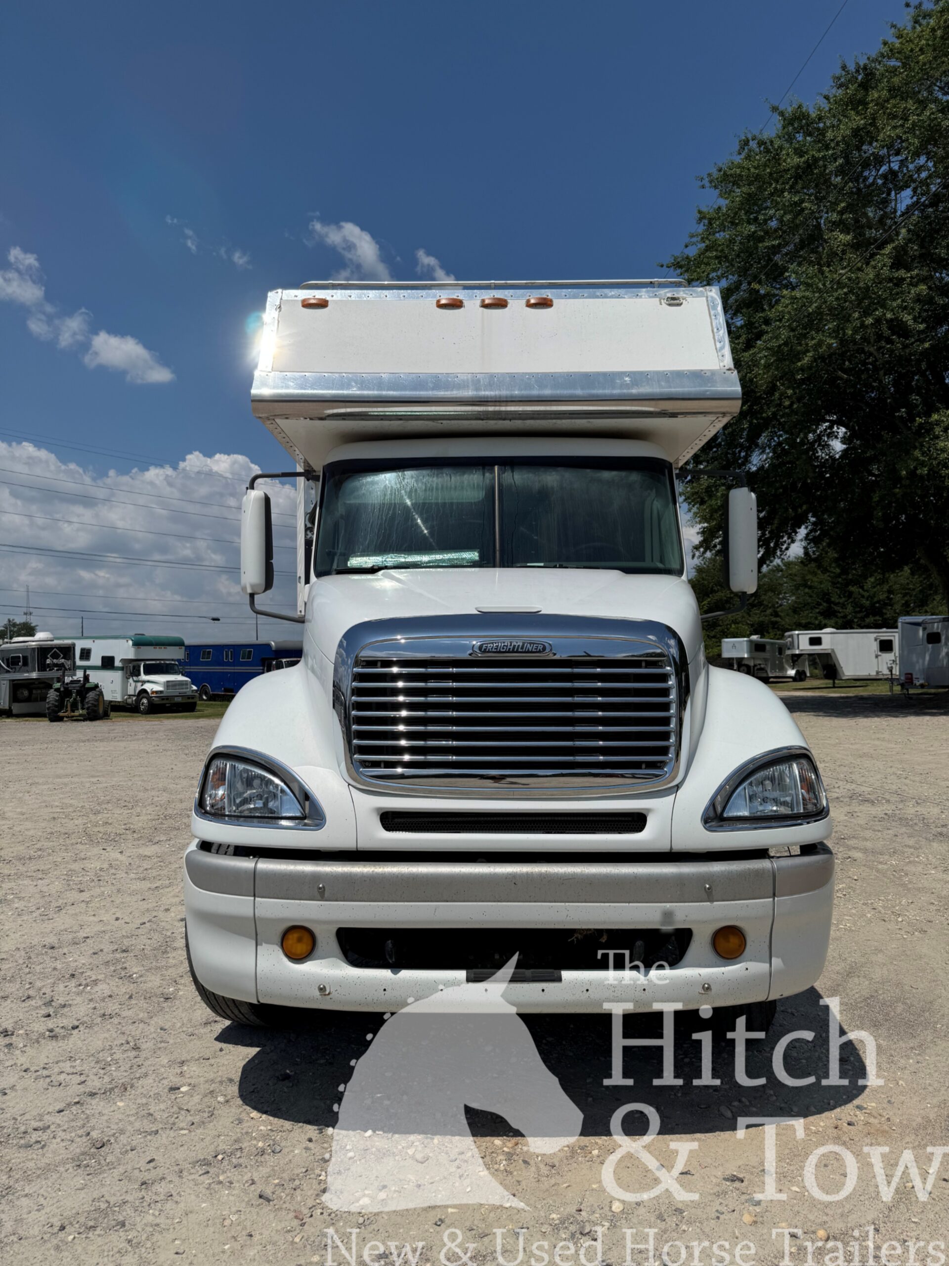 2004 RENEGADE FREIGHTLINER 5 HORSE REVERSEL SLANT HORSE VAN W/ FULL LQ! $95,900