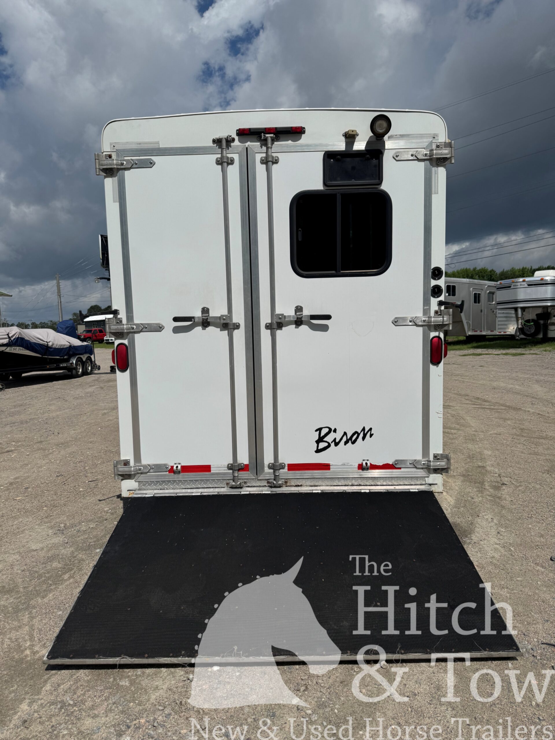 2012 BISON TRAIL HAND 3 HORSE SLANT LOAD W/ 9′ LIVING QUARTERS $24,900!