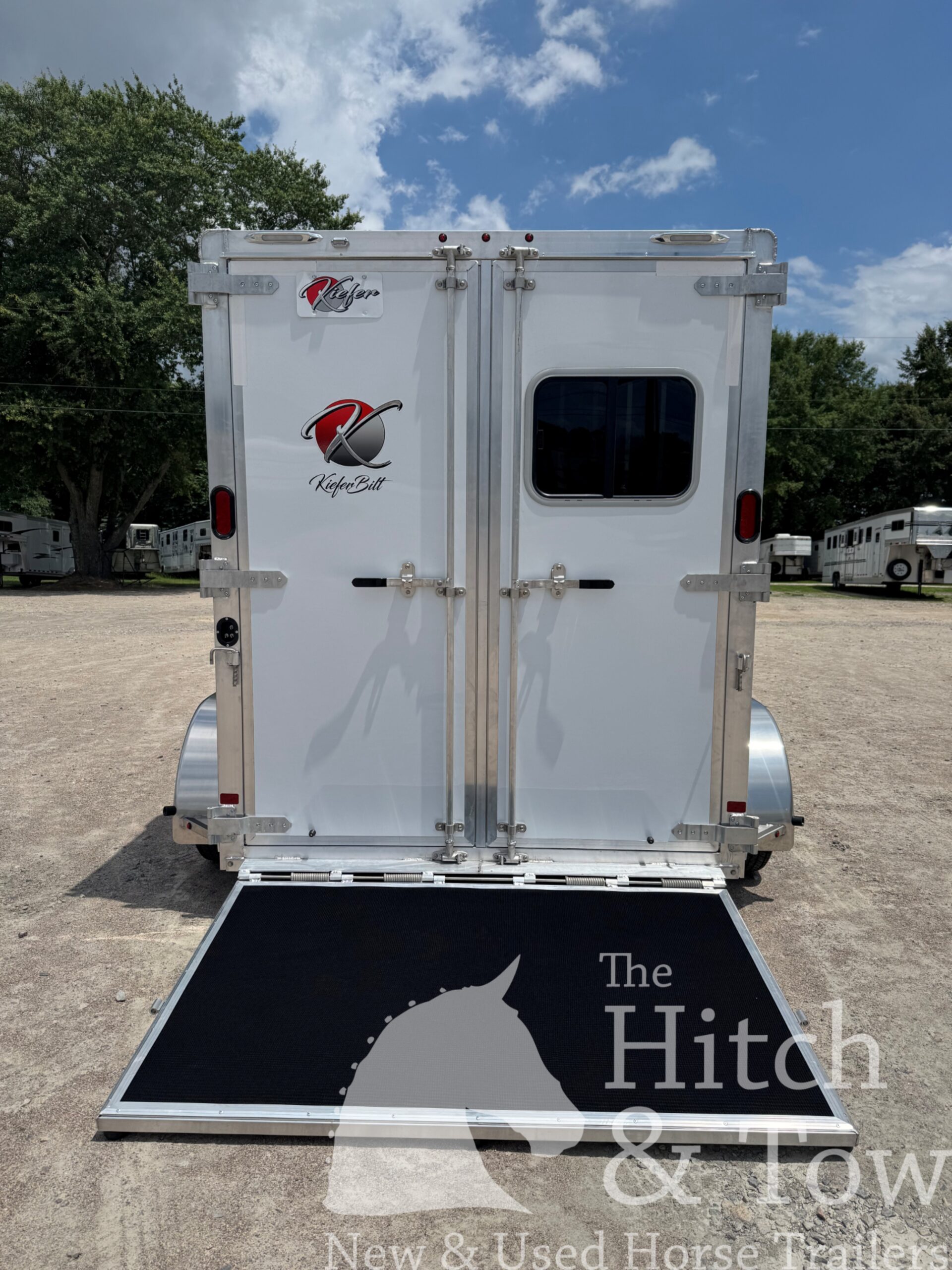 2027 KIEFERBILT 2 HORSE SLANT BUMPER PULL W/ DRESSING ROOM $22,900