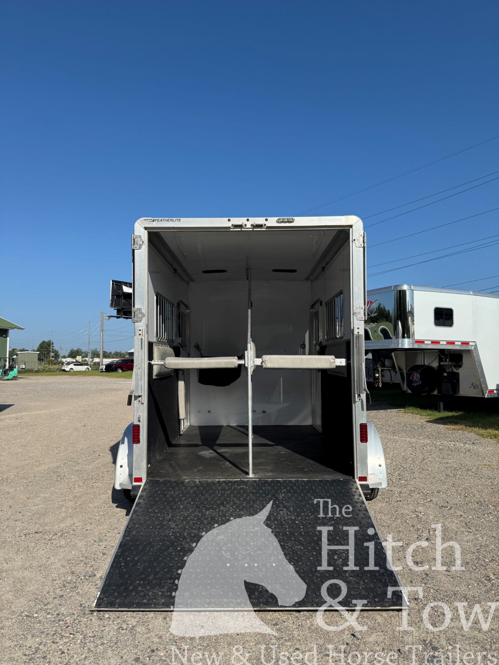 2017 FEATHERLITE 2 HORSE BUMPER PULL W/ DRESSING ROOM $17,900