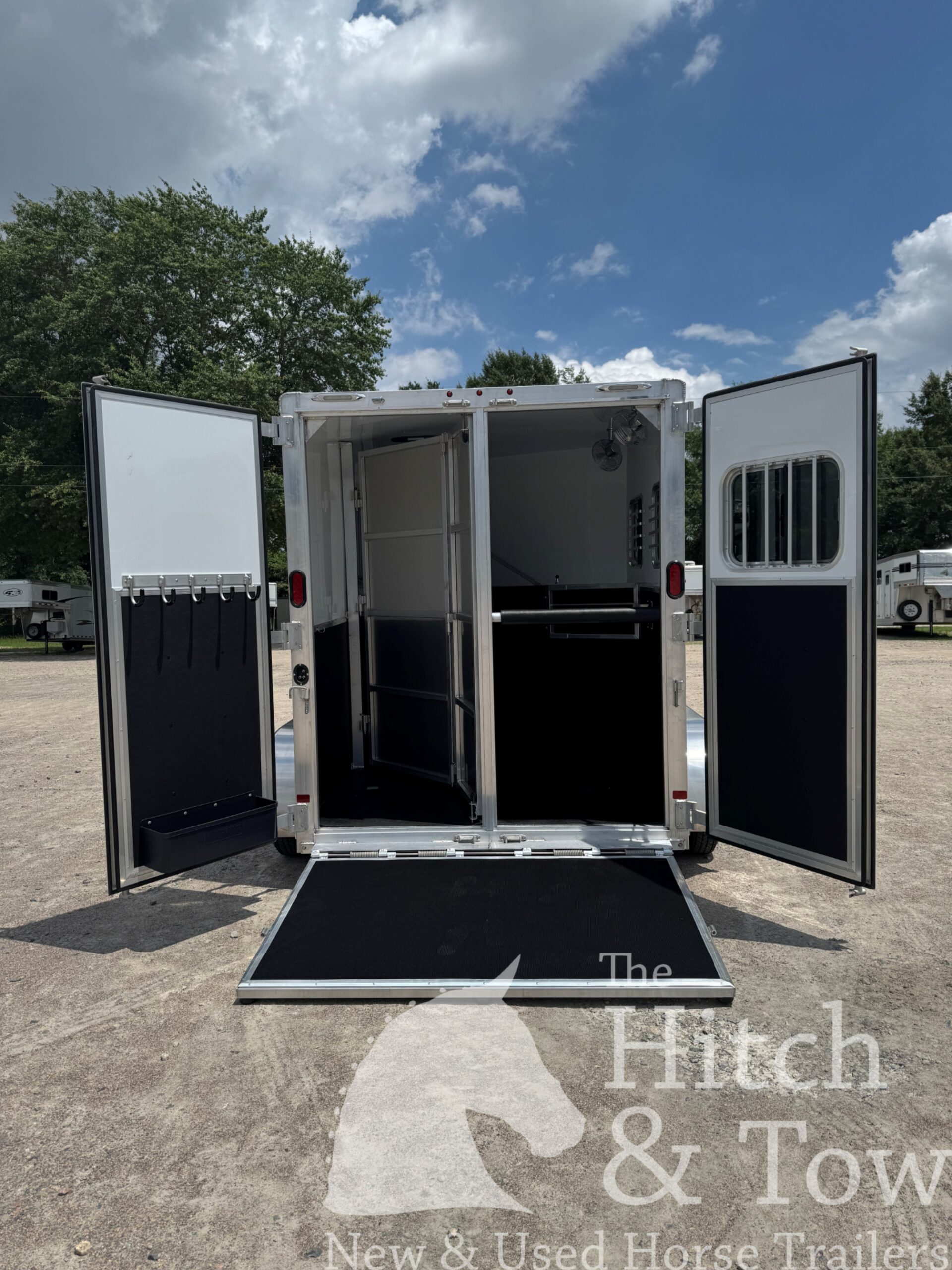 2027 KIEFERBILT 2 HORSE SLANT BUMPER PULL W/ DRESSING ROOM $22,900