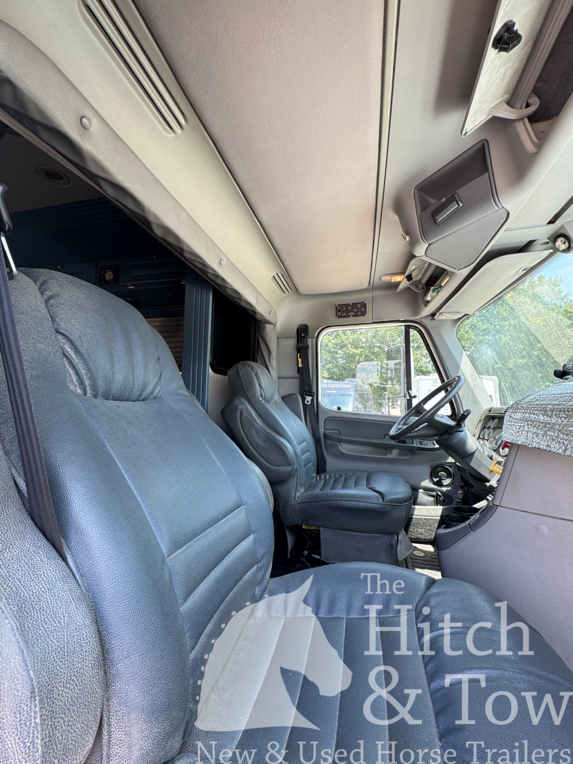 2004 RENEGADE FREIGHTLINER 5 HORSE REVERSEL SLANT HORSE VAN W/ FULL LQ! $95,900