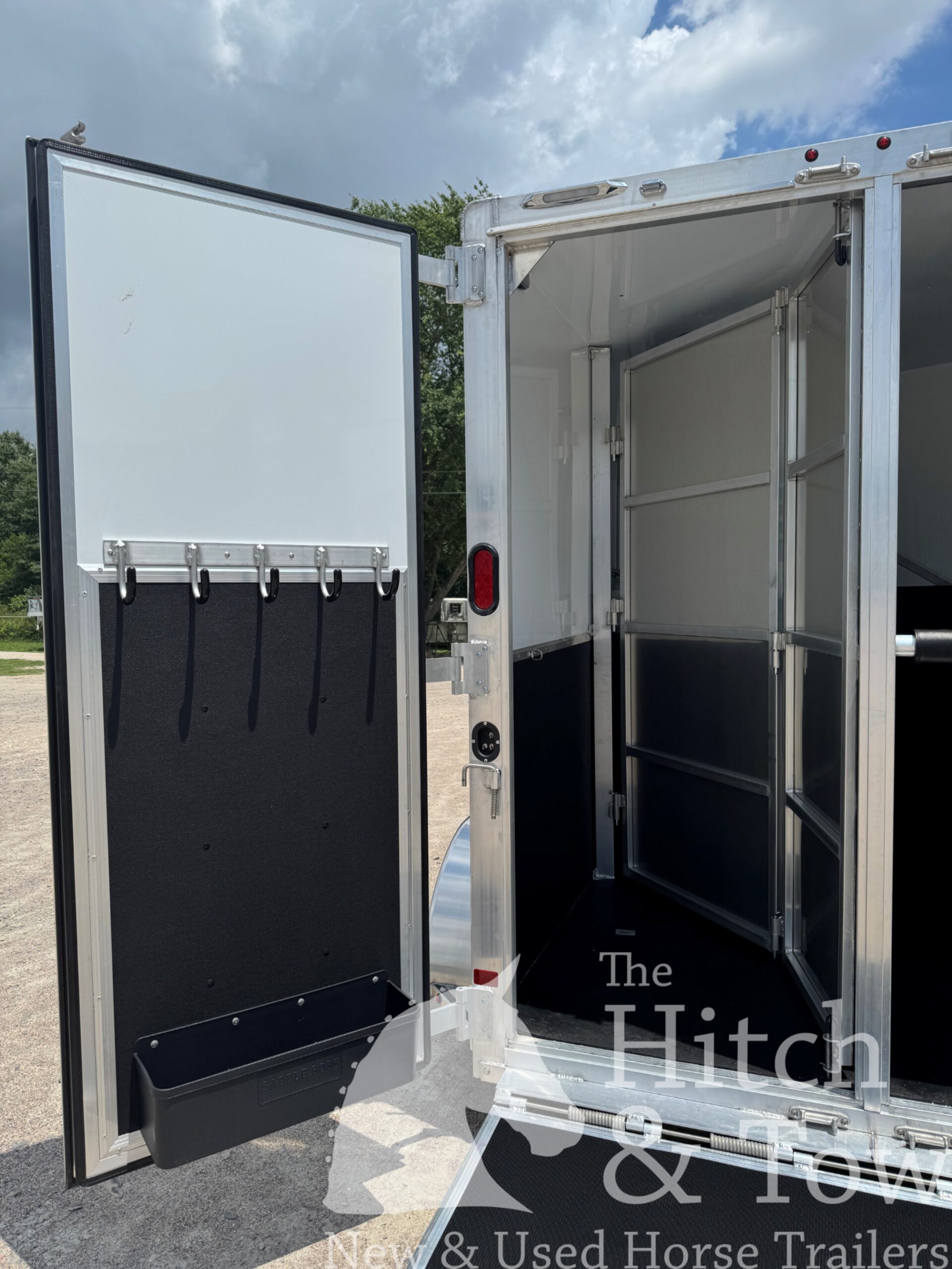 2027 KIEFERBILT 2 HORSE SLANT BUMPER PULL W/ DRESSING ROOM $22,900