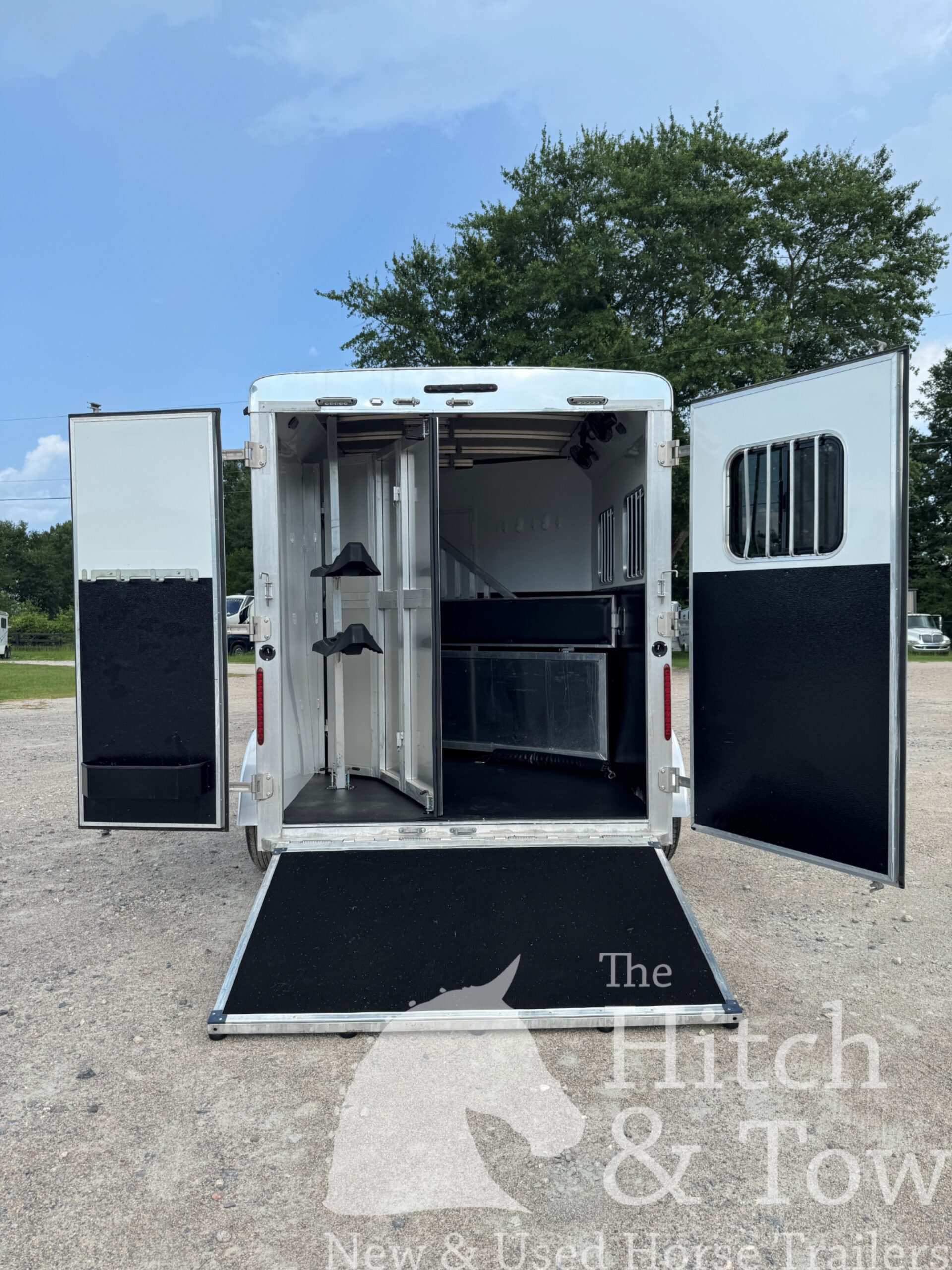 2020 BISON TRAIL BOSS 2 HORSE SLANT LOAD W/ 12′ LIVING QUARTERS $49,900!