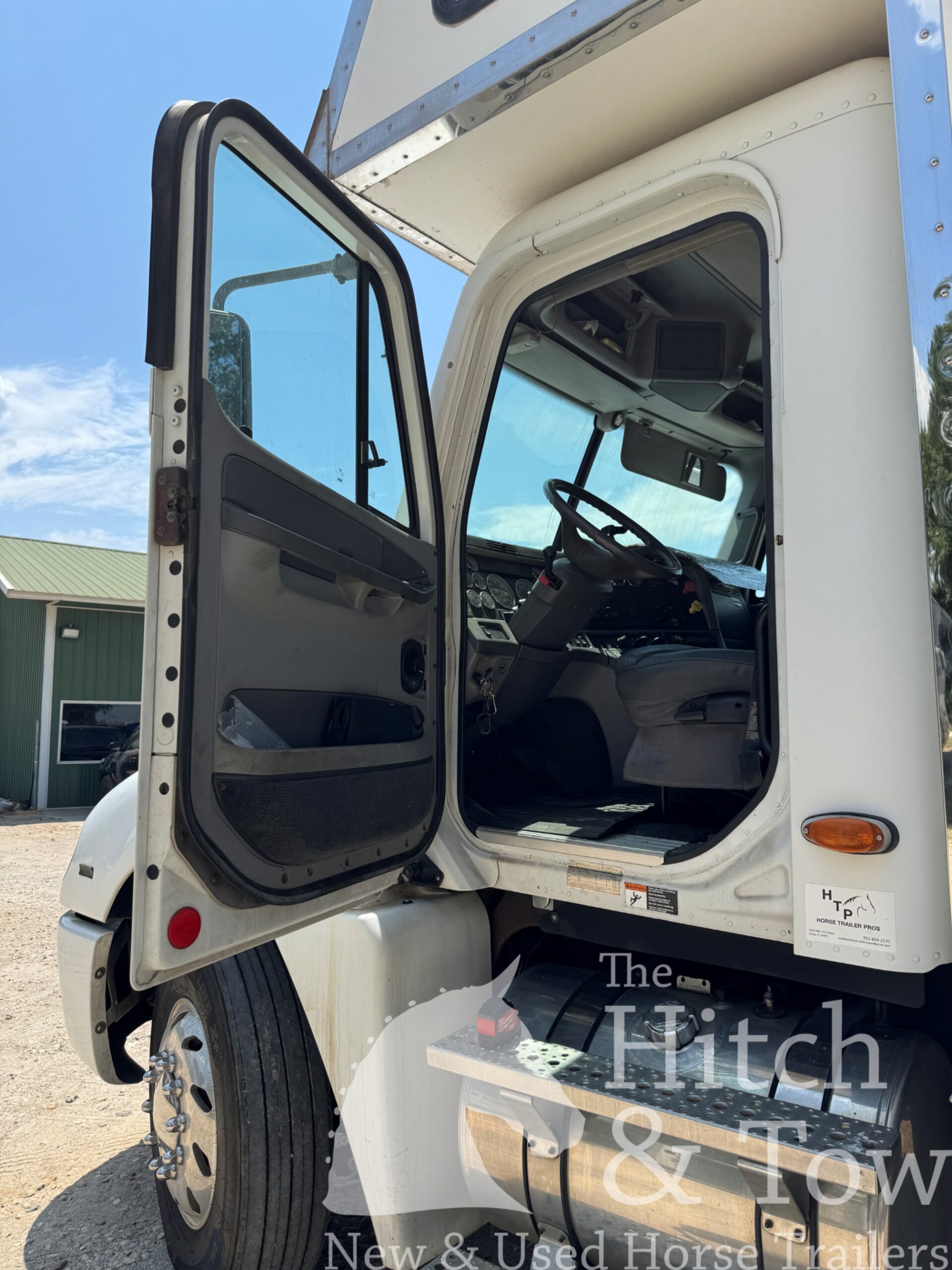 2004 RENEGADE FREIGHTLINER 5 HORSE REVERSEL SLANT HORSE VAN W/ FULL LQ! $95,900