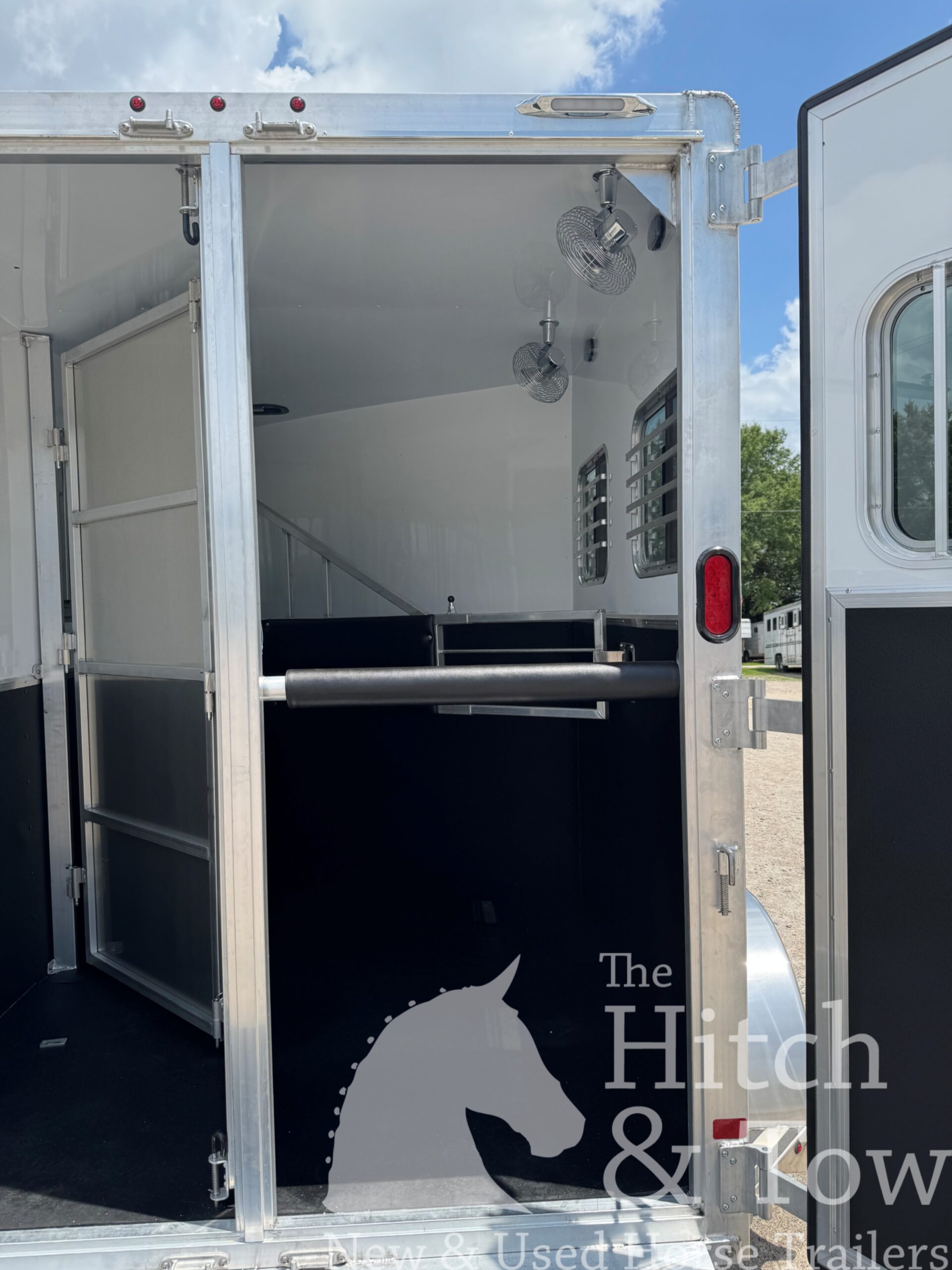 2027 KIEFERBILT 2 HORSE SLANT BUMPER PULL W/ DRESSING ROOM $22,900