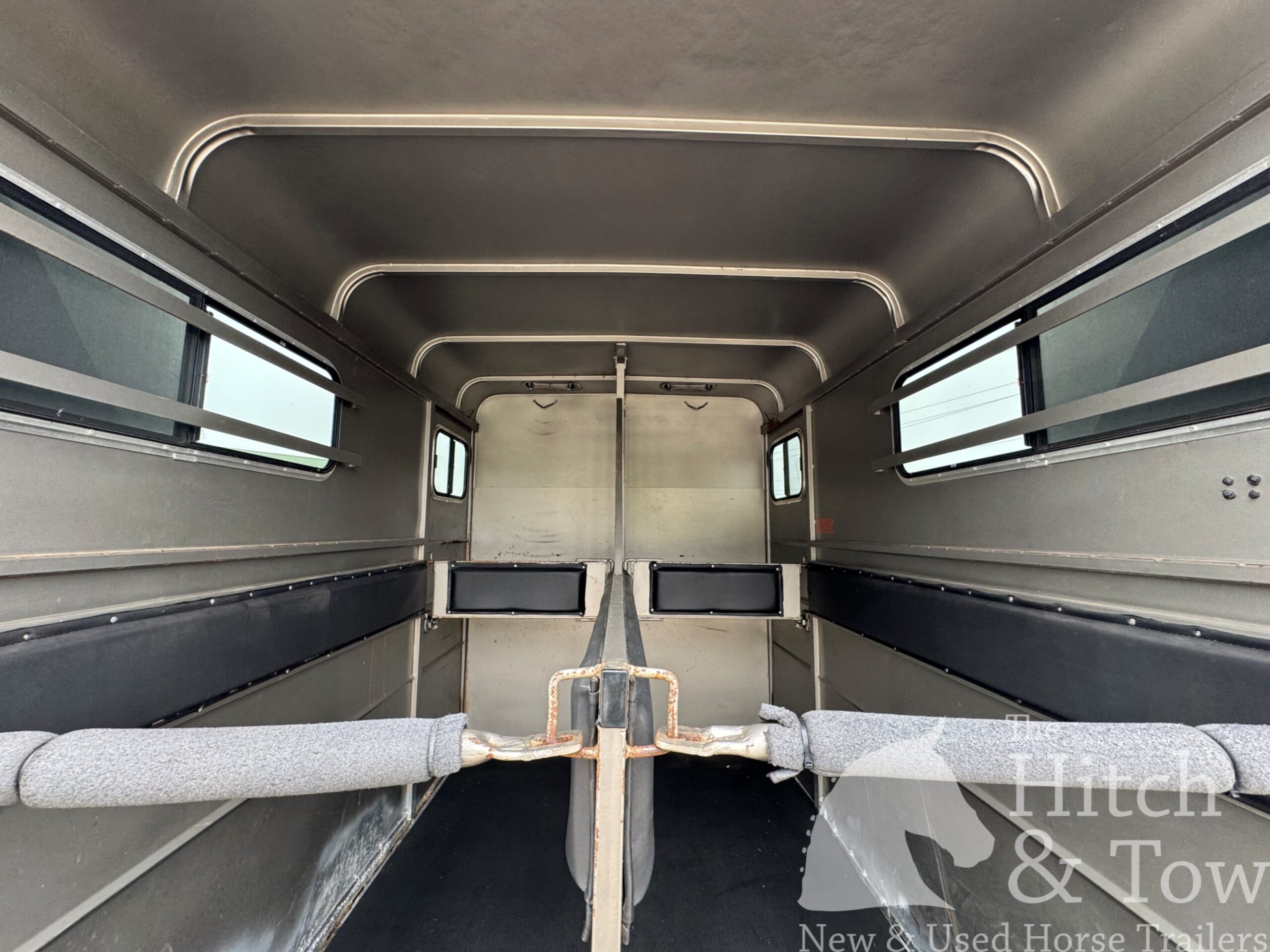 2009 CALICO CLASSIC 2 HORSE STRAIGHT LOAD BUMPER PULL W/ DRESSING ROOM $5,900