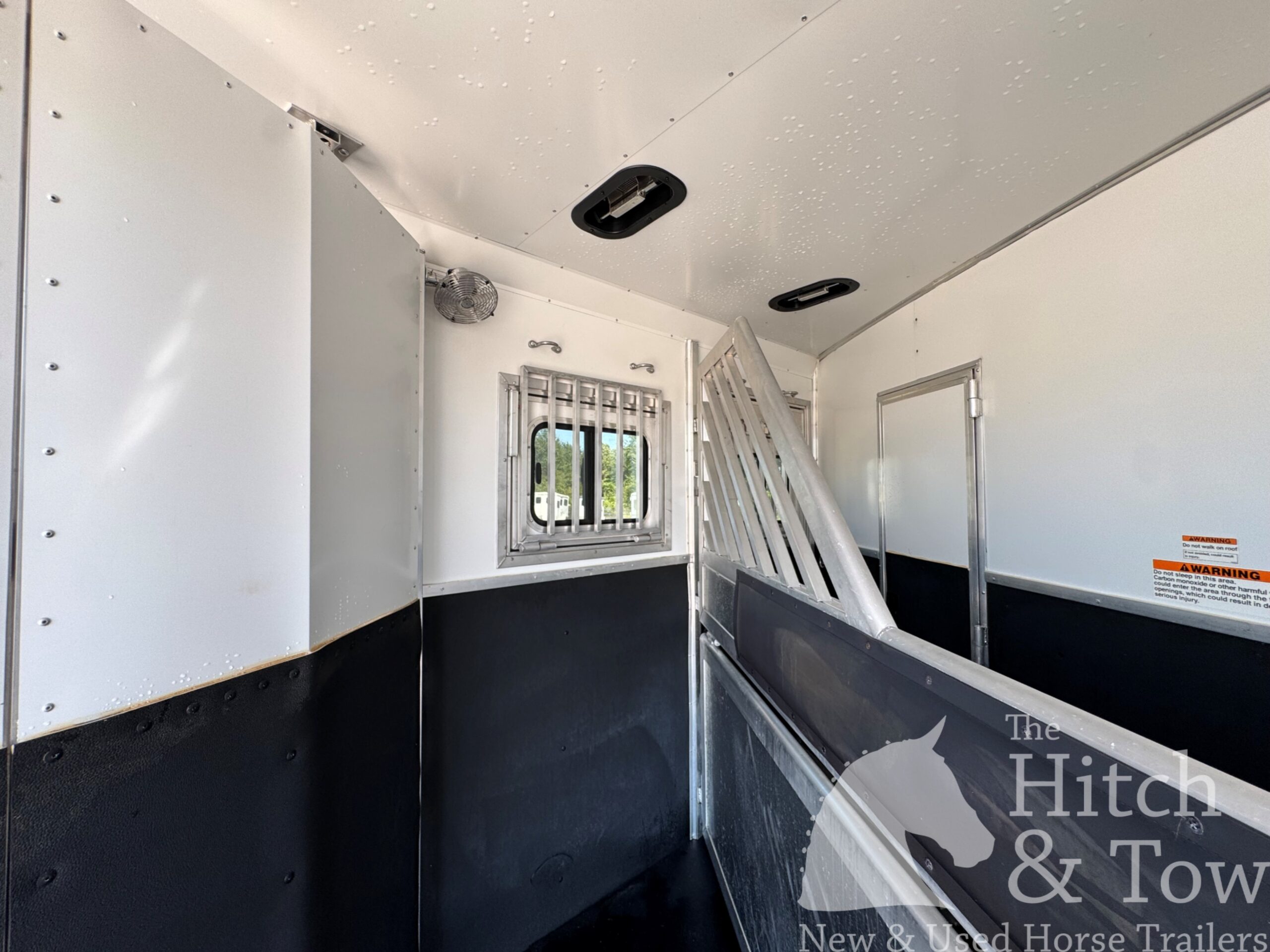 2021 LAKOTA CHARGER 2 HORSE GOOSENECK WITH 9′ LQ & 7′ SLIDE OUT! $52,500
