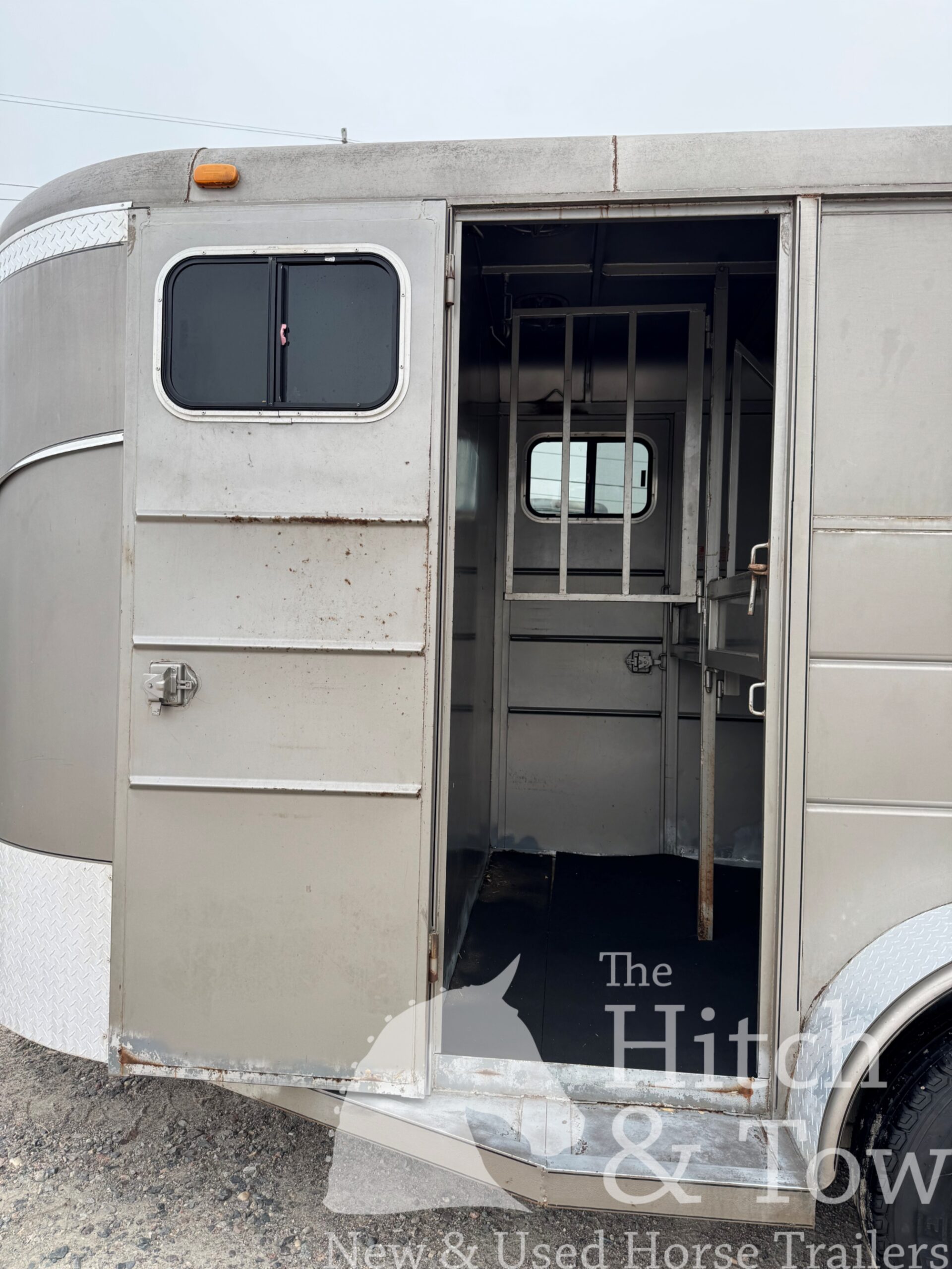2009 CALICO CLASSIC 2 HORSE STRAIGHT LOAD BUMPER PULL W/ DRESSING ROOM $5,900
