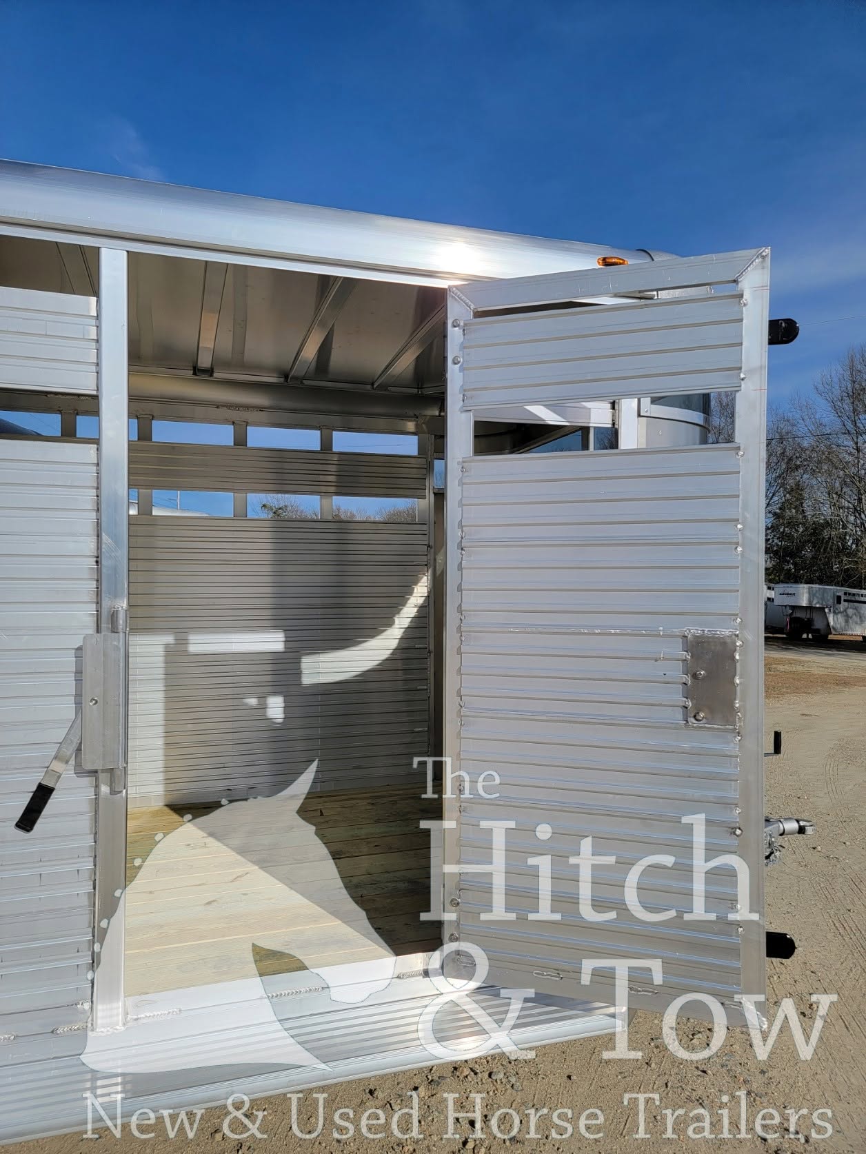 2026 ADAM LIVESTOCK BUMPER PULL W/ ESCAPE DOOR! $14,900