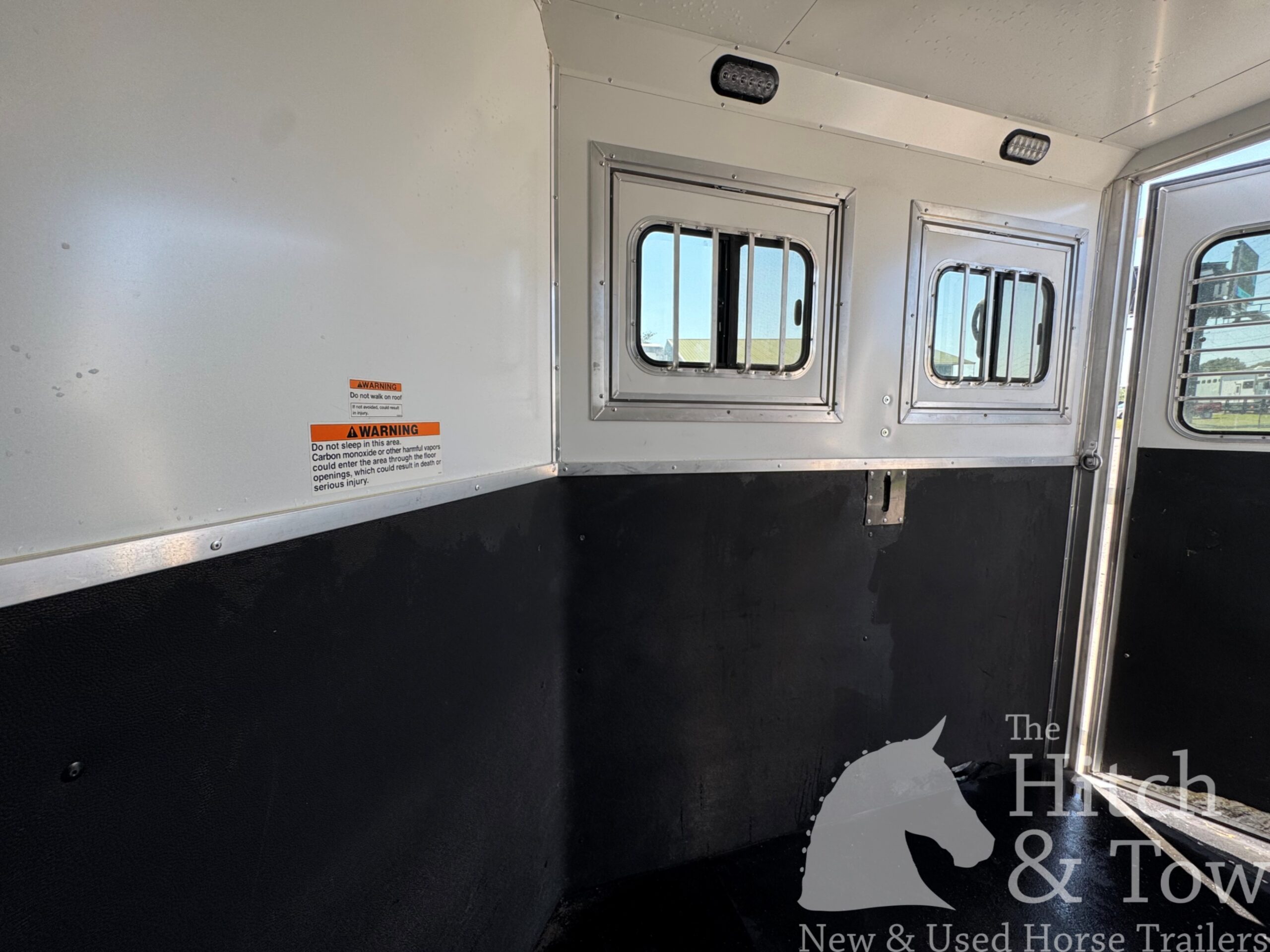 2021 LAKOTA CHARGER 2 HORSE GOOSENECK WITH 9′ LQ & 7′ SLIDE OUT! $52,500