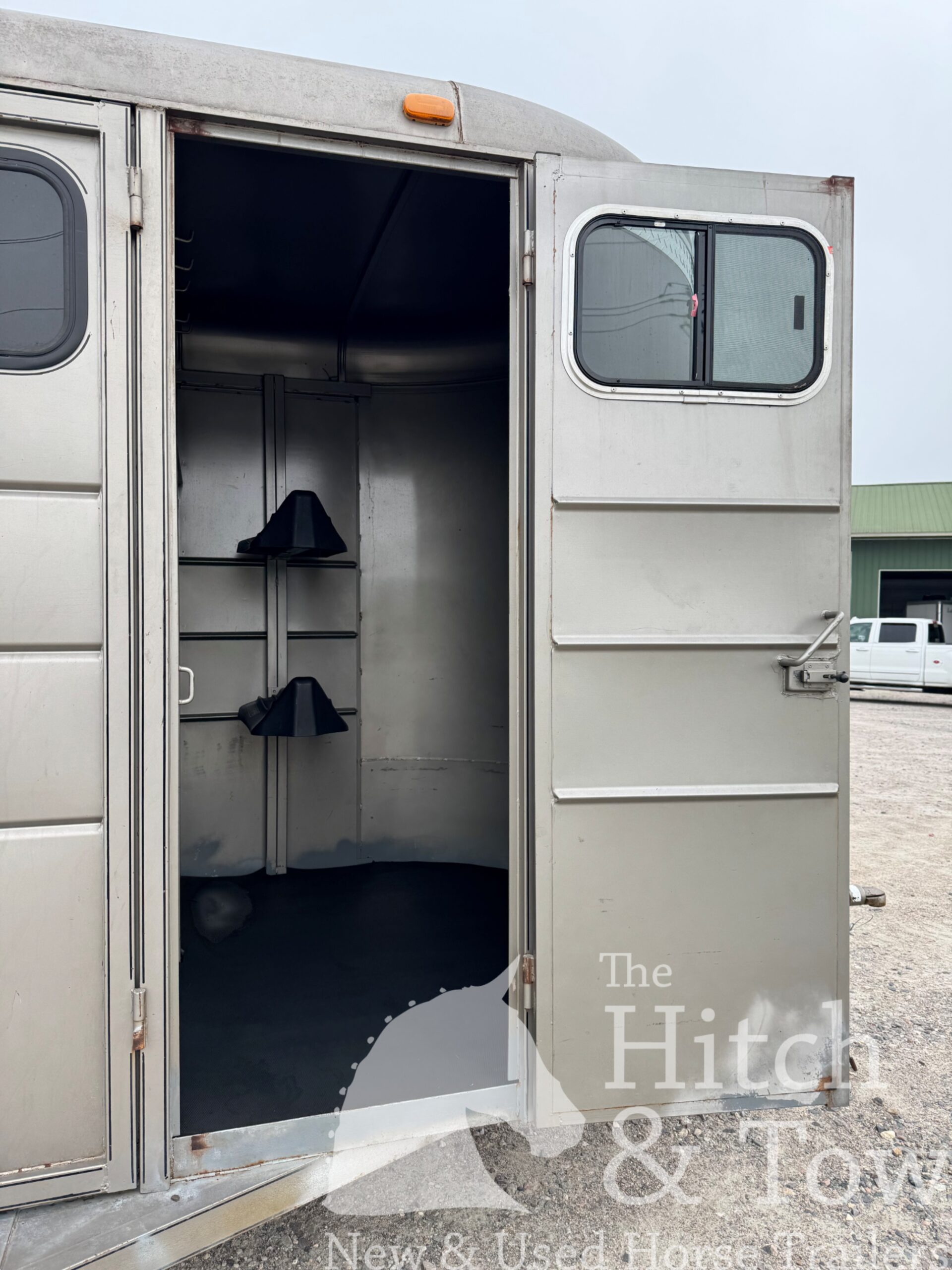 2009 CALICO CLASSIC 2 HORSE STRAIGHT LOAD BUMPER PULL W/ DRESSING ROOM $5,900