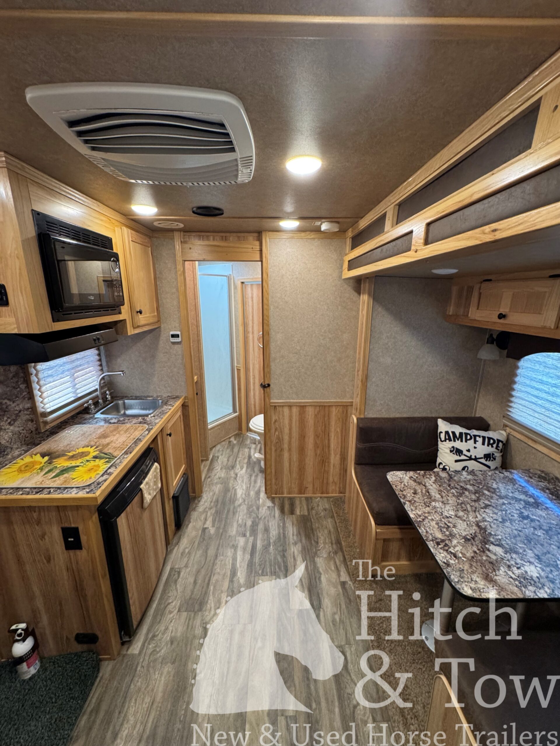 2021 LAKOTA CHARGER 2 HORSE GOOSENECK WITH 9′ LQ & 7′ SLIDE OUT! $52,500