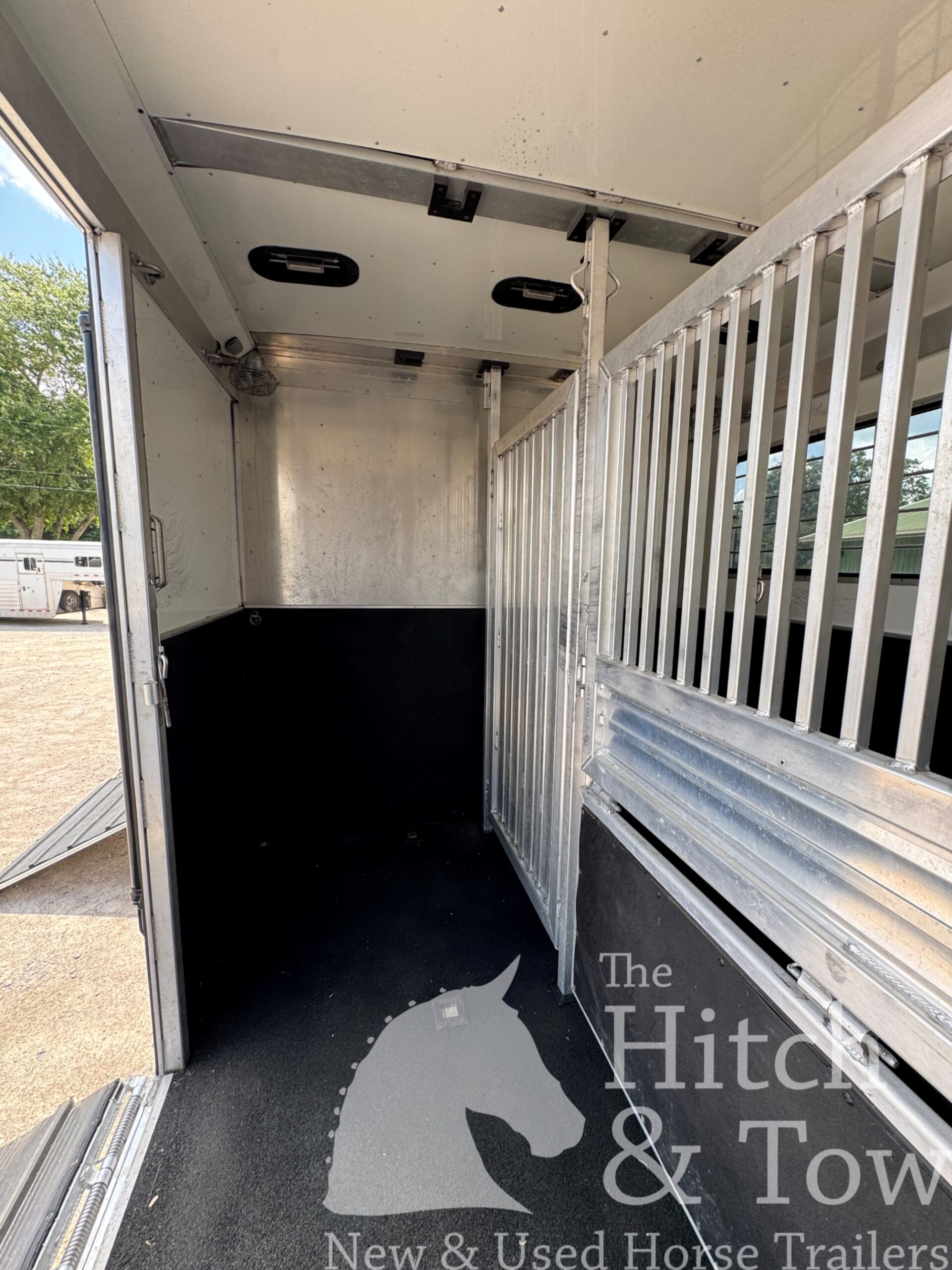 2017 ADAM 9 HORSE GOOSENECK & 2008 FREIGHTLINER TRUCK! $135,000