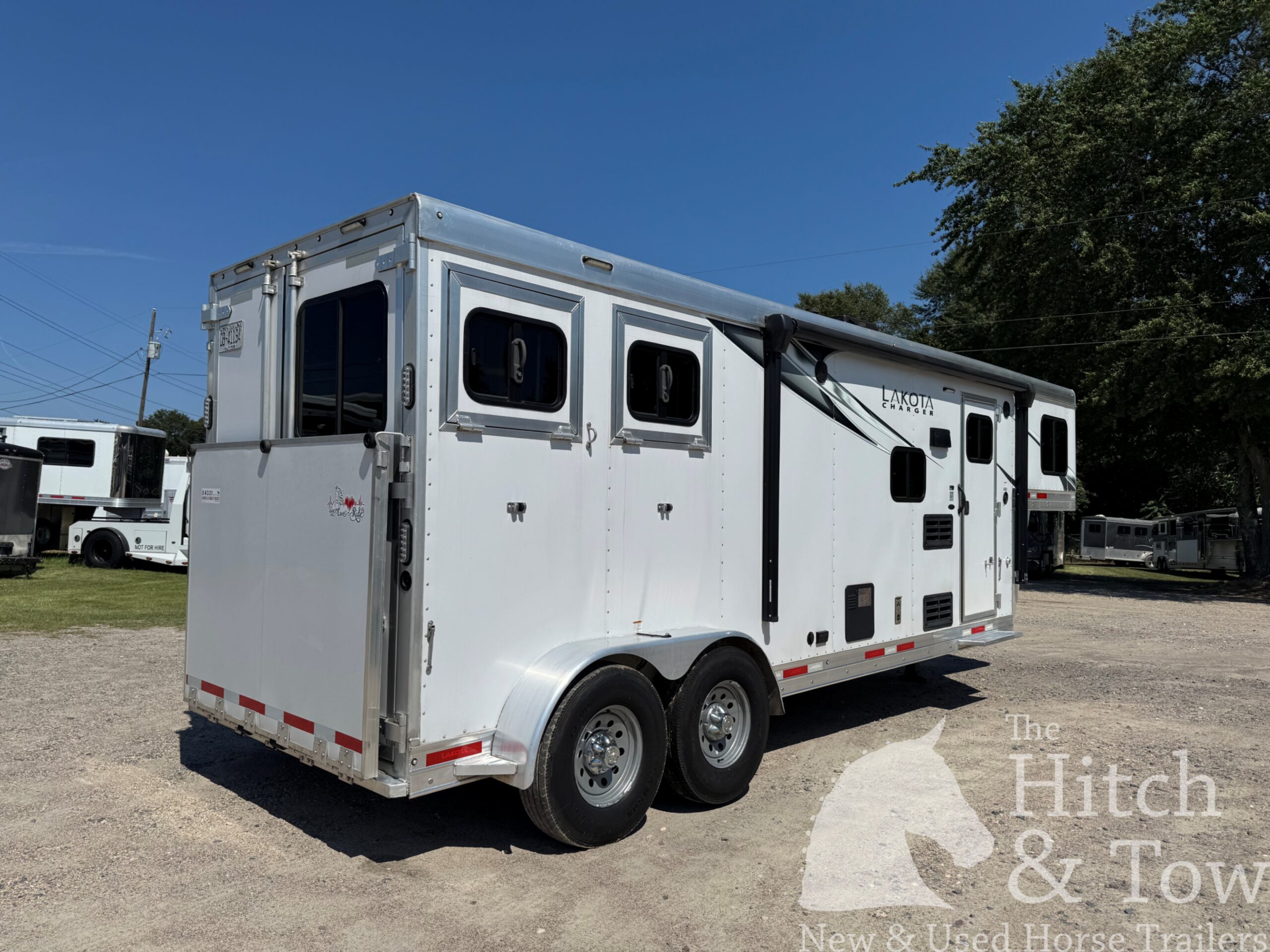 2021 LAKOTA CHARGER 2 HORSE GOOSENECK WITH 9′ LQ & 7′ SLIDE OUT! $52,500