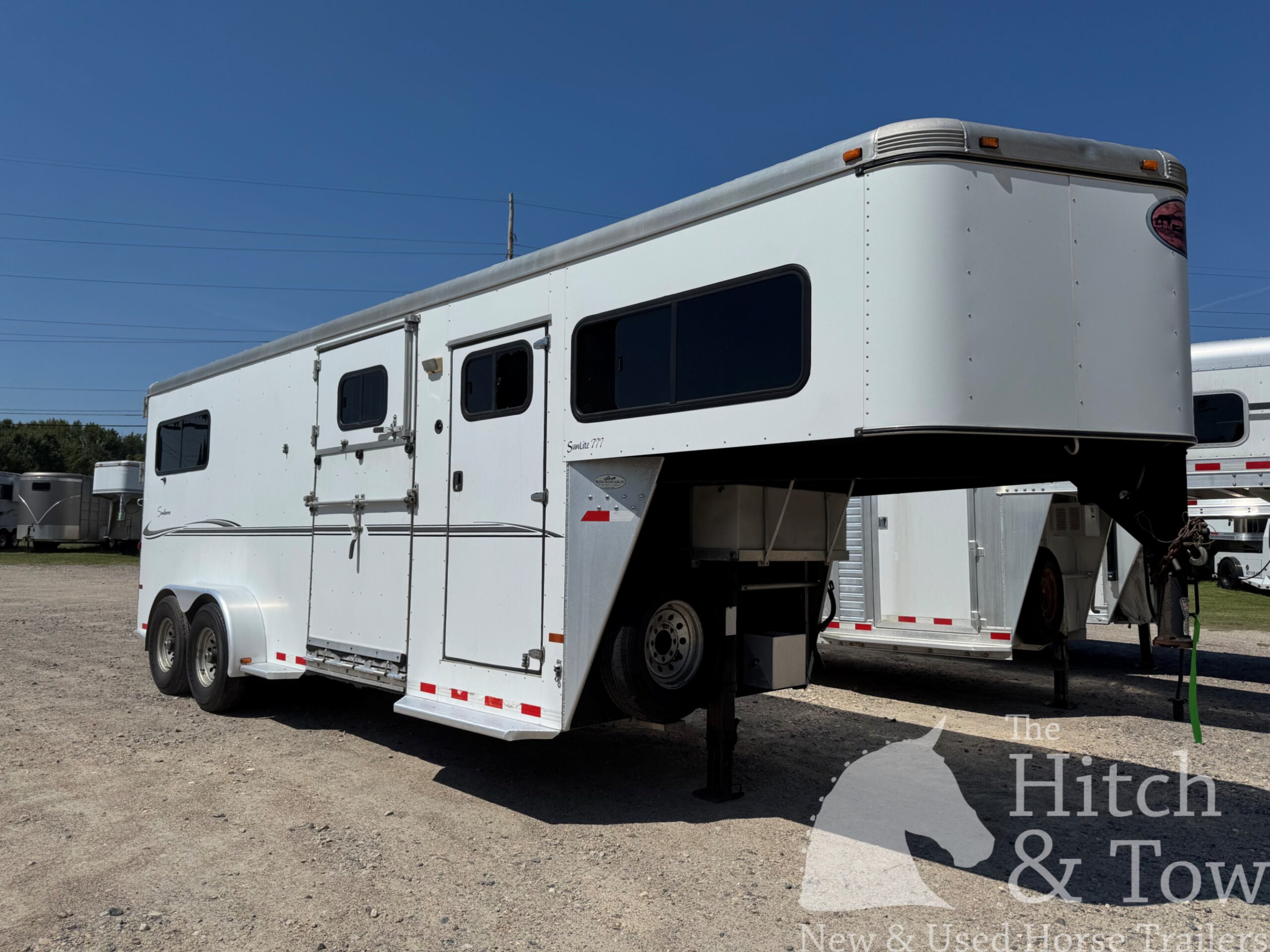 2010 SUNDOWNER 2 HORSE GOOSENECK w/ SIDE RAMP and DRESSING ROOM! $16,900