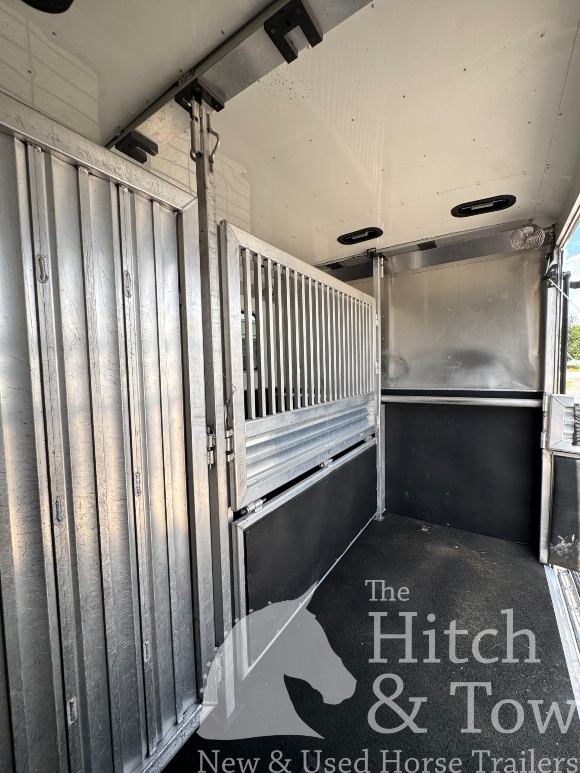 2017 ADAM 9 HORSE GOOSENECK & 2008 FREIGHTLINER TRUCK! $135,000