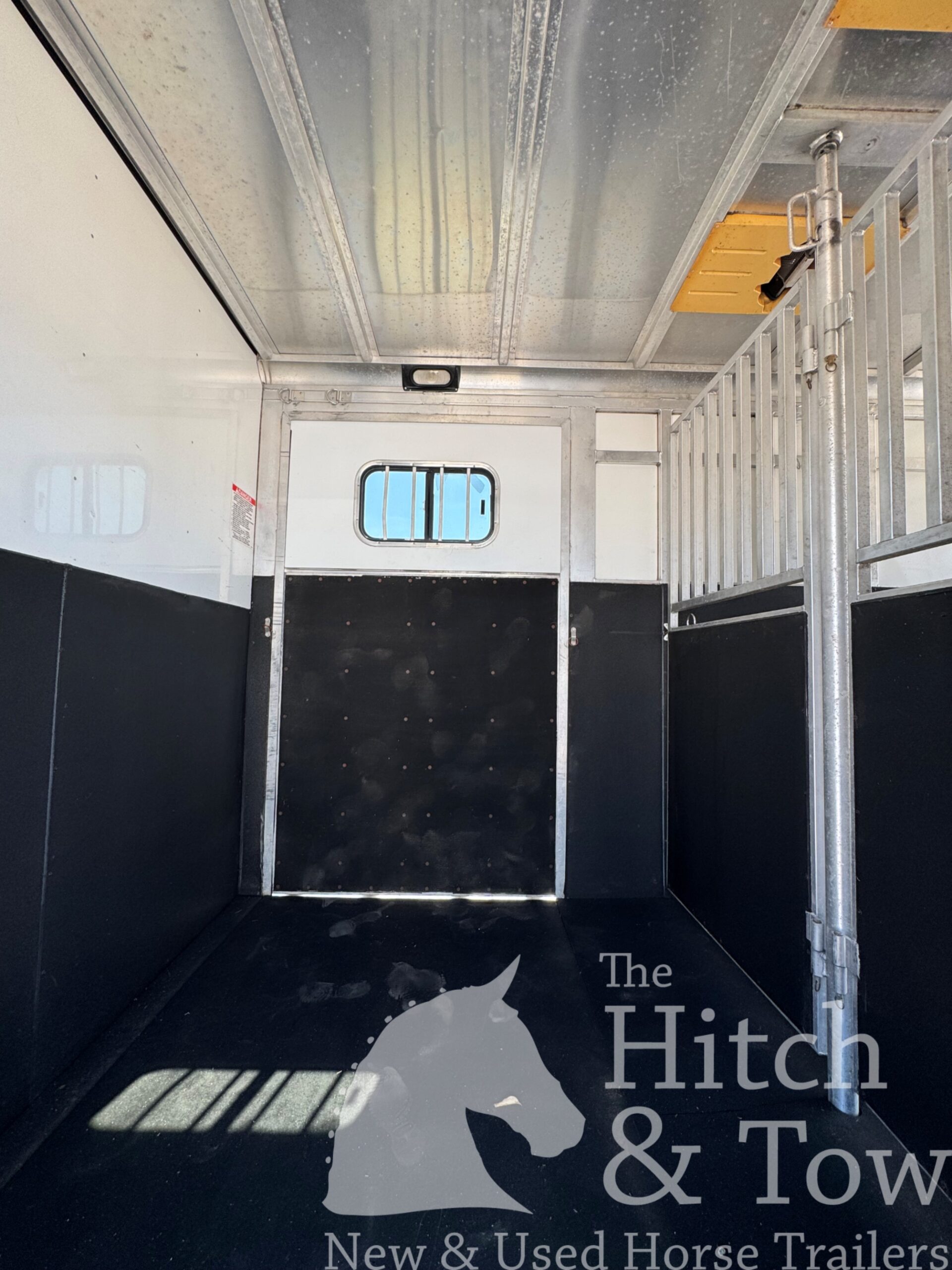 2010 SUNDOWNER 2 HORSE GOOSENECK w/ SIDE RAMP and DRESSING ROOM! $16,900