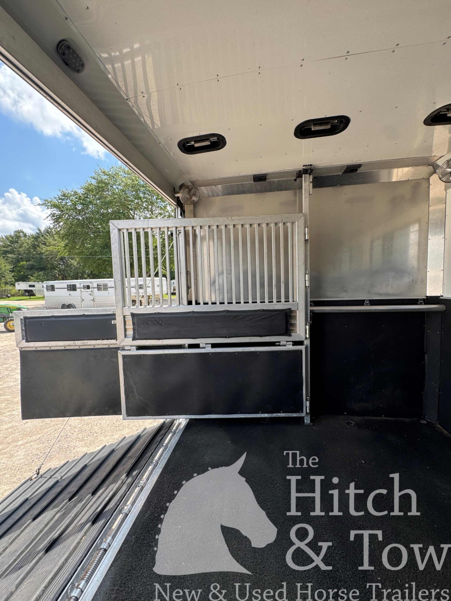 2017 ADAM 9 HORSE GOOSENECK & 2008 FREIGHTLINER TRUCK! $135,000
