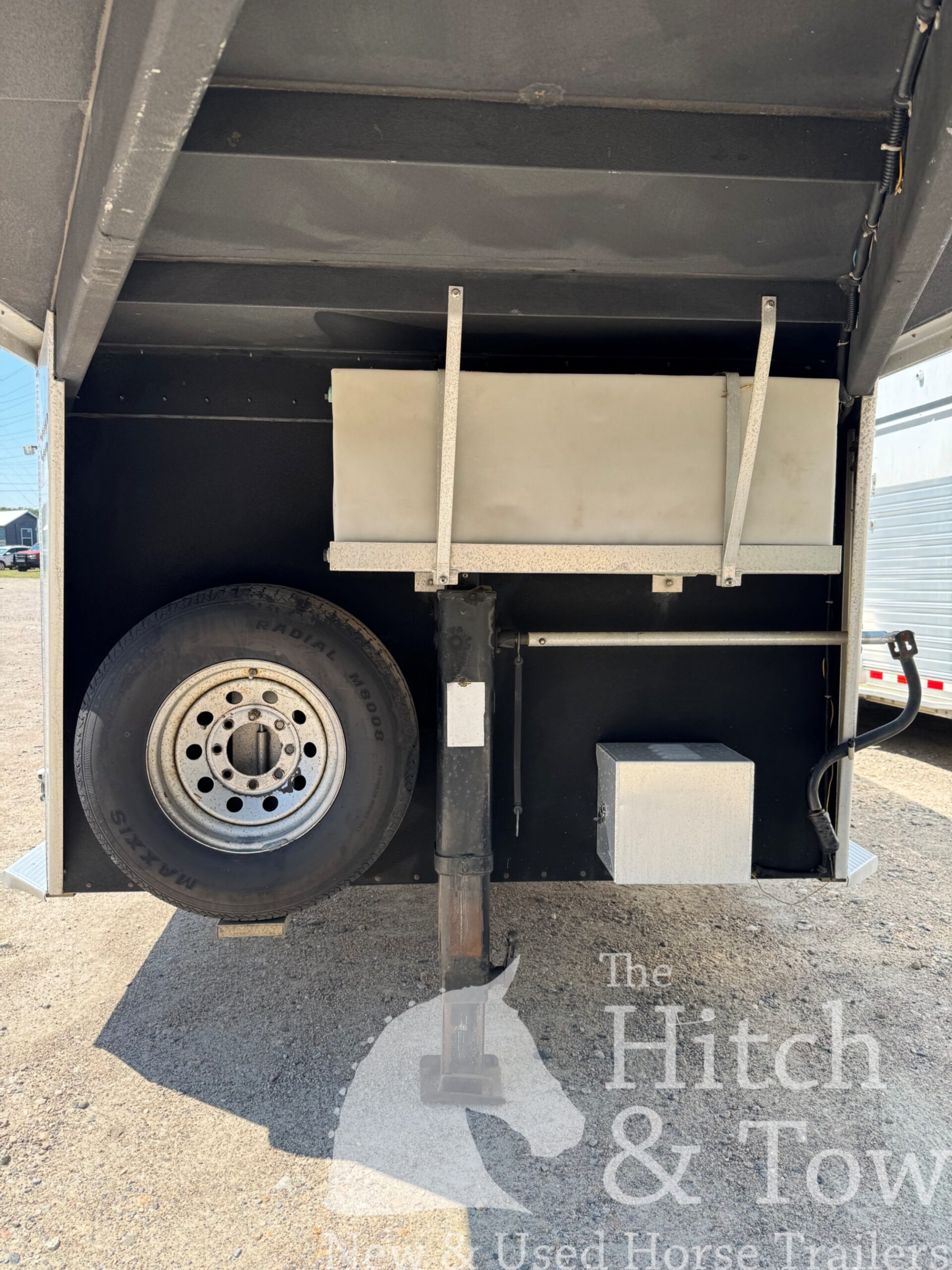 2010 SUNDOWNER 2 HORSE GOOSENECK w/ SIDE RAMP and DRESSING ROOM! $16,900