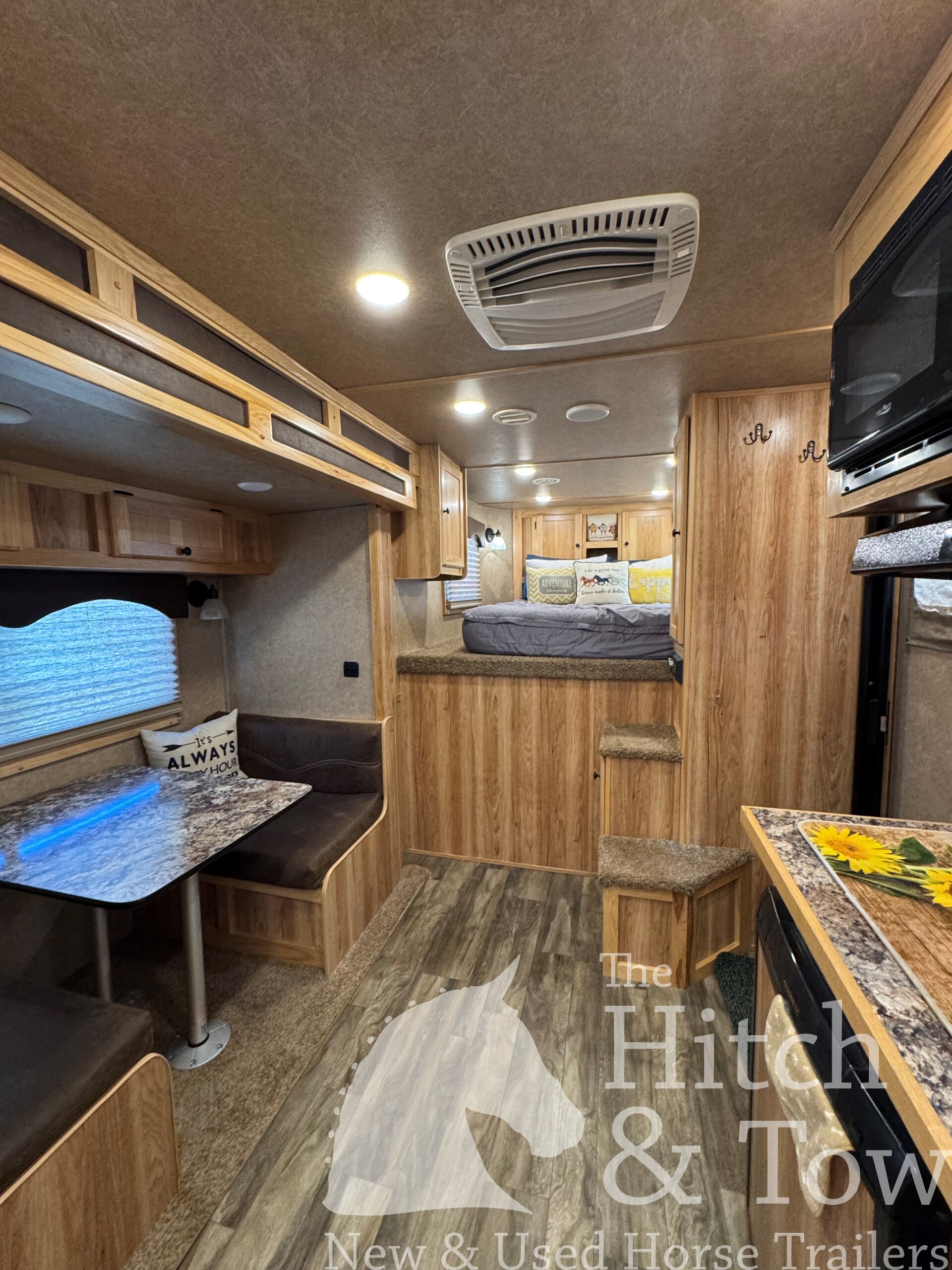 2021 LAKOTA CHARGER 2 HORSE GOOSENECK WITH 9′ LQ & 7′ SLIDE OUT! $52,500