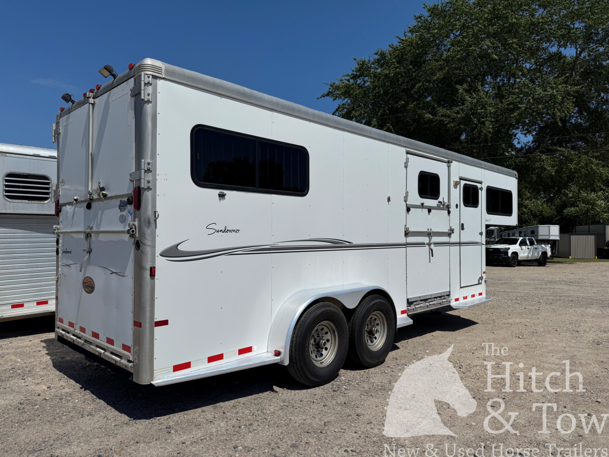 2010 SUNDOWNER 2 HORSE GOOSENECK w/ SIDE RAMP and DRESSING ROOM! $16,900