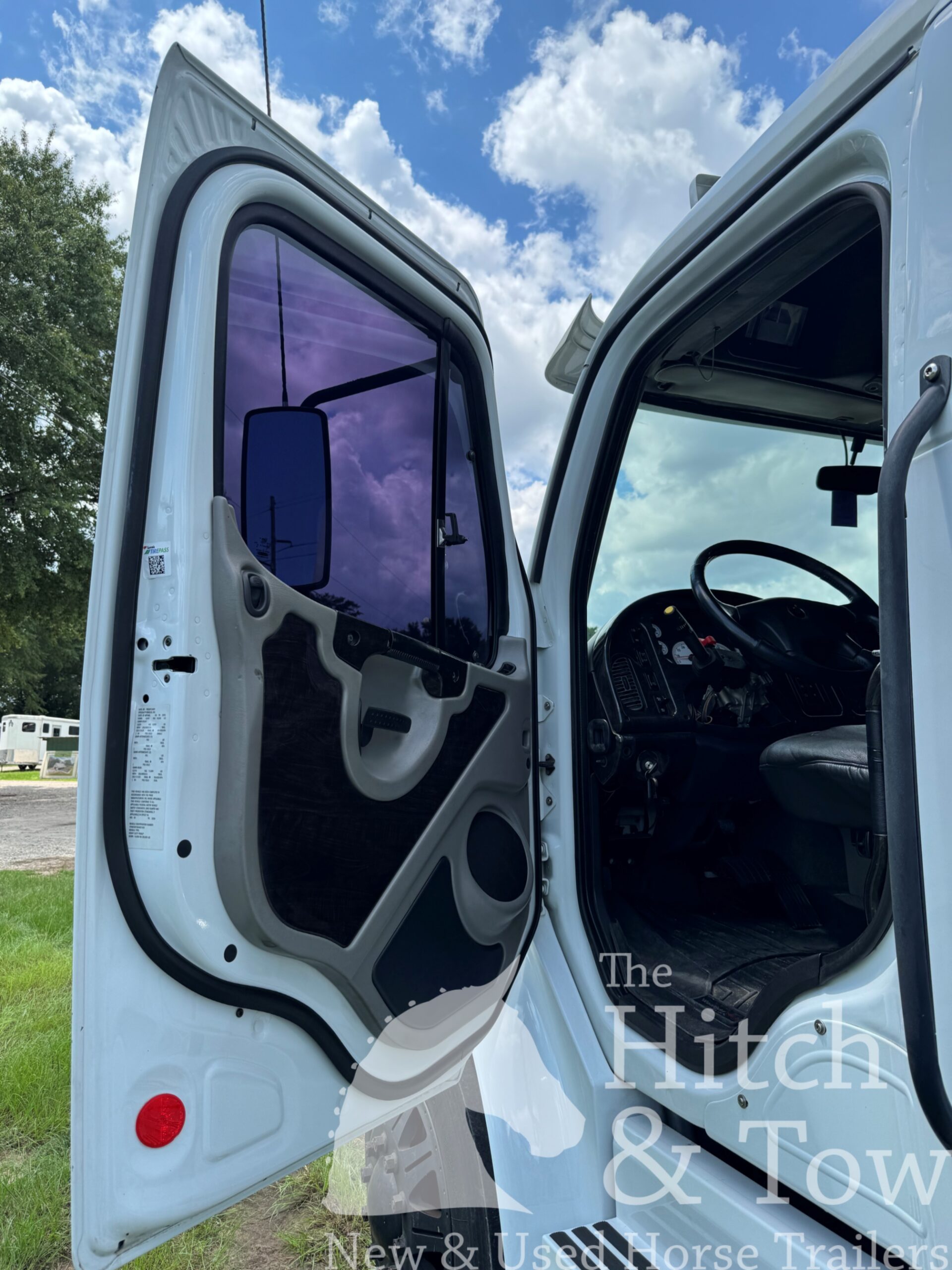 2017 ADAM 9 HORSE GOOSENECK & 2008 FREIGHTLINER TRUCK! $135,000