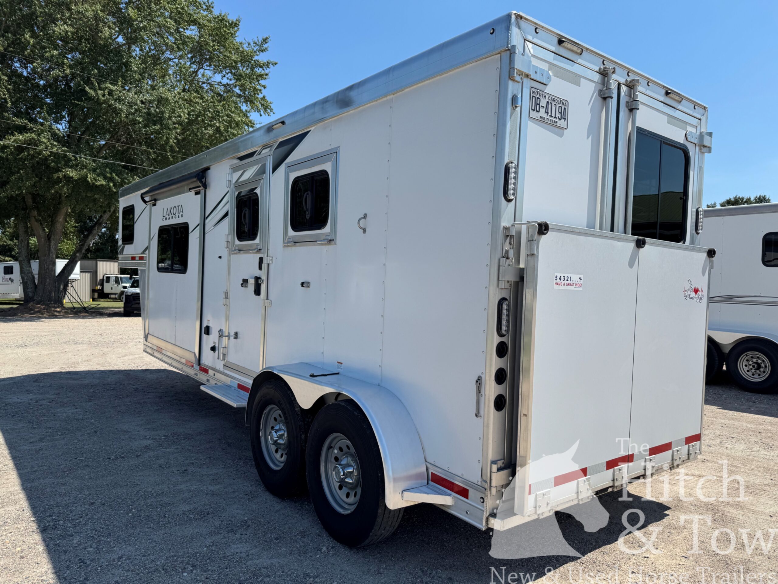 2021 LAKOTA CHARGER 2 HORSE GOOSENECK WITH 9′ LQ & 7′ SLIDE OUT! $52,500