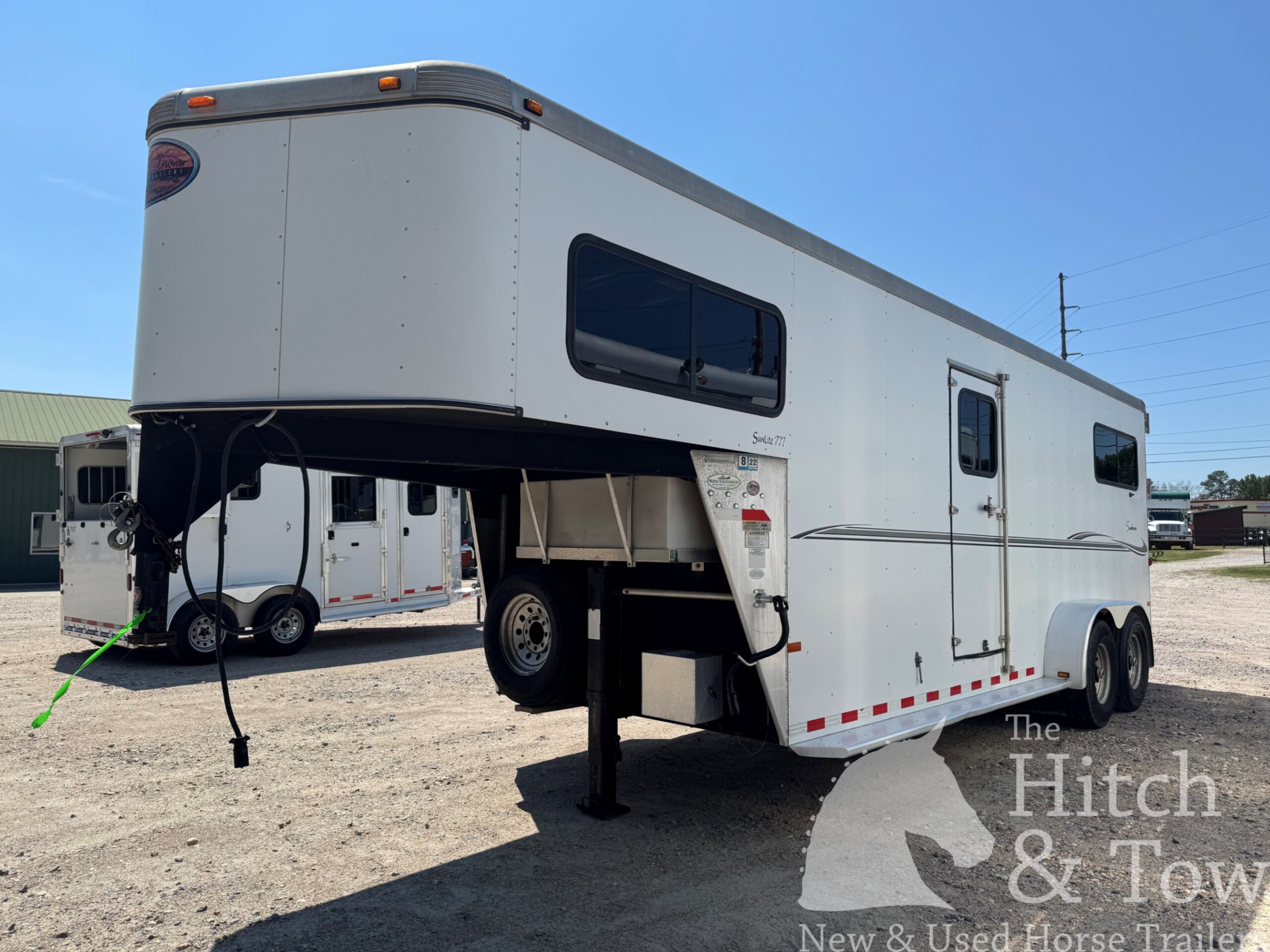 2010 SUNDOWNER 2 HORSE GOOSENECK w/ SIDE RAMP and DRESSING ROOM! $16,900