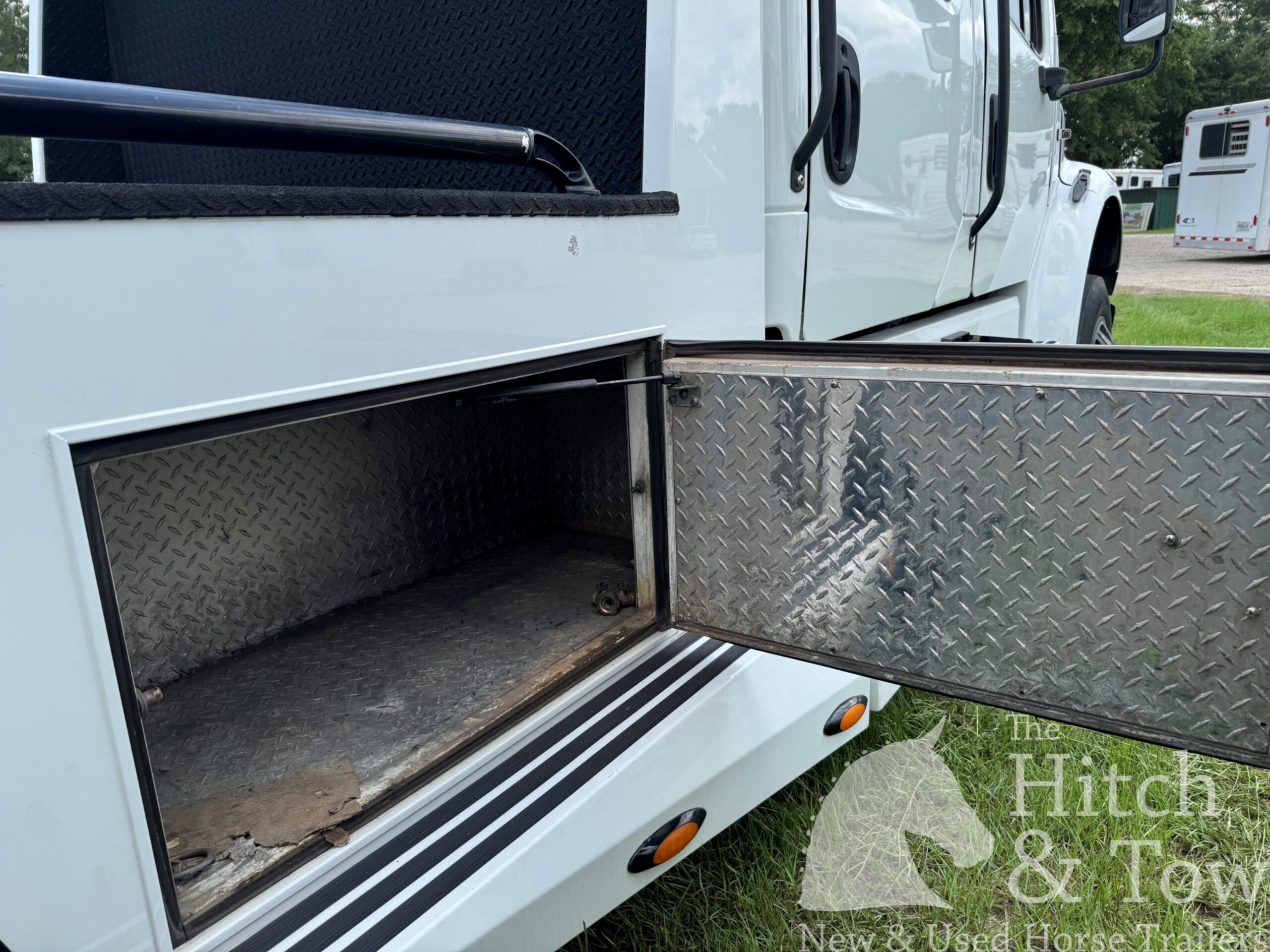 2017 ADAM 9 HORSE GOOSENECK & 2008 FREIGHTLINER TRUCK! $135,000
