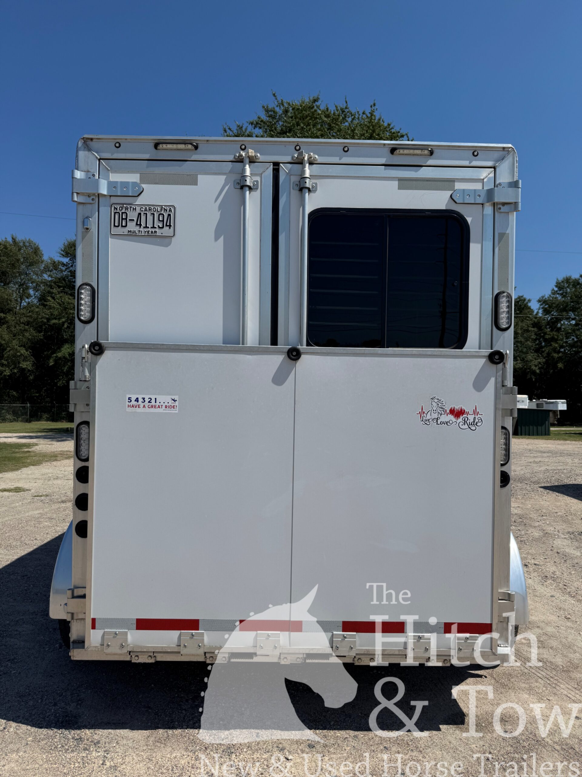 2021 LAKOTA CHARGER 2 HORSE GOOSENECK WITH 9′ LQ & 7′ SLIDE OUT! $52,500