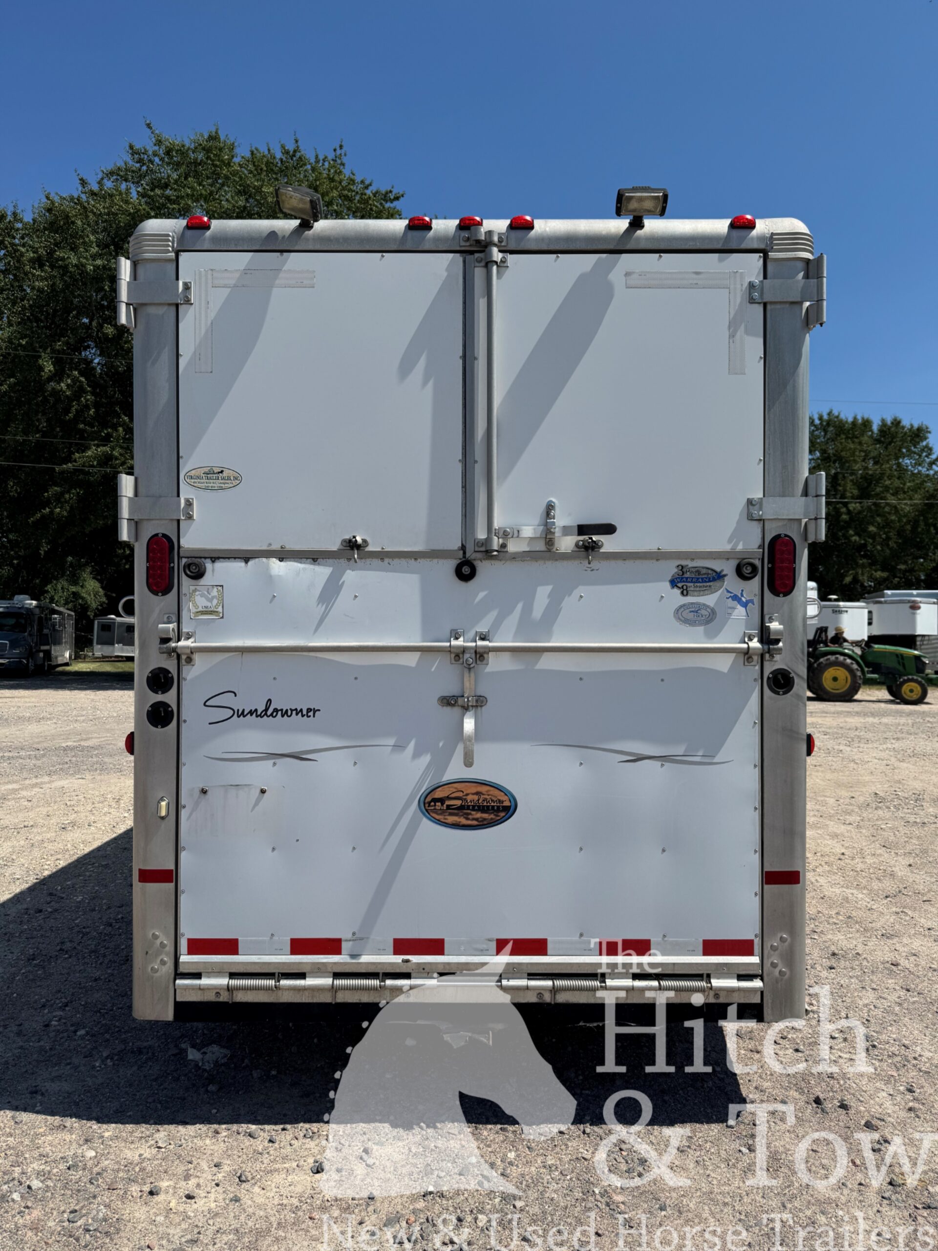 2010 SUNDOWNER 2 HORSE GOOSENECK w/ SIDE RAMP and DRESSING ROOM! $16,900