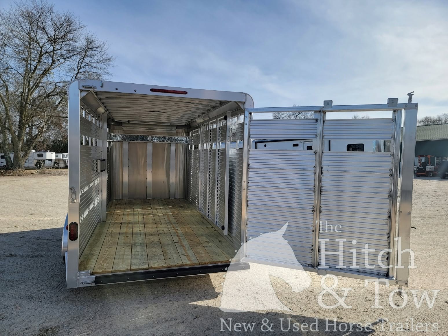 2026 ADAM LIVESTOCK BUMPER PULL W/ ESCAPE DOOR! $14,900