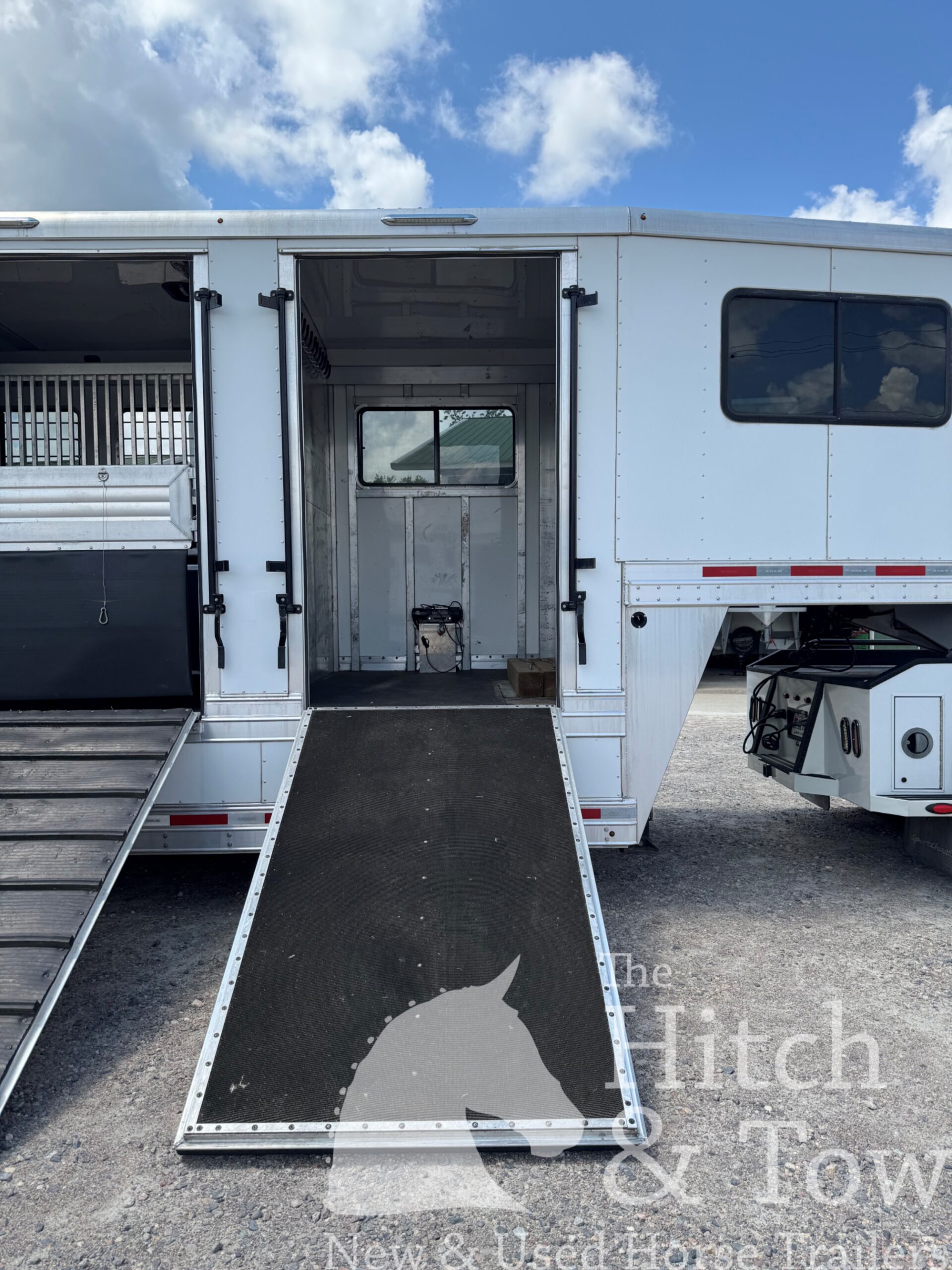 2017 ADAM 9 HORSE GOOSENECK & 2008 FREIGHTLINER TRUCK! $135,000
